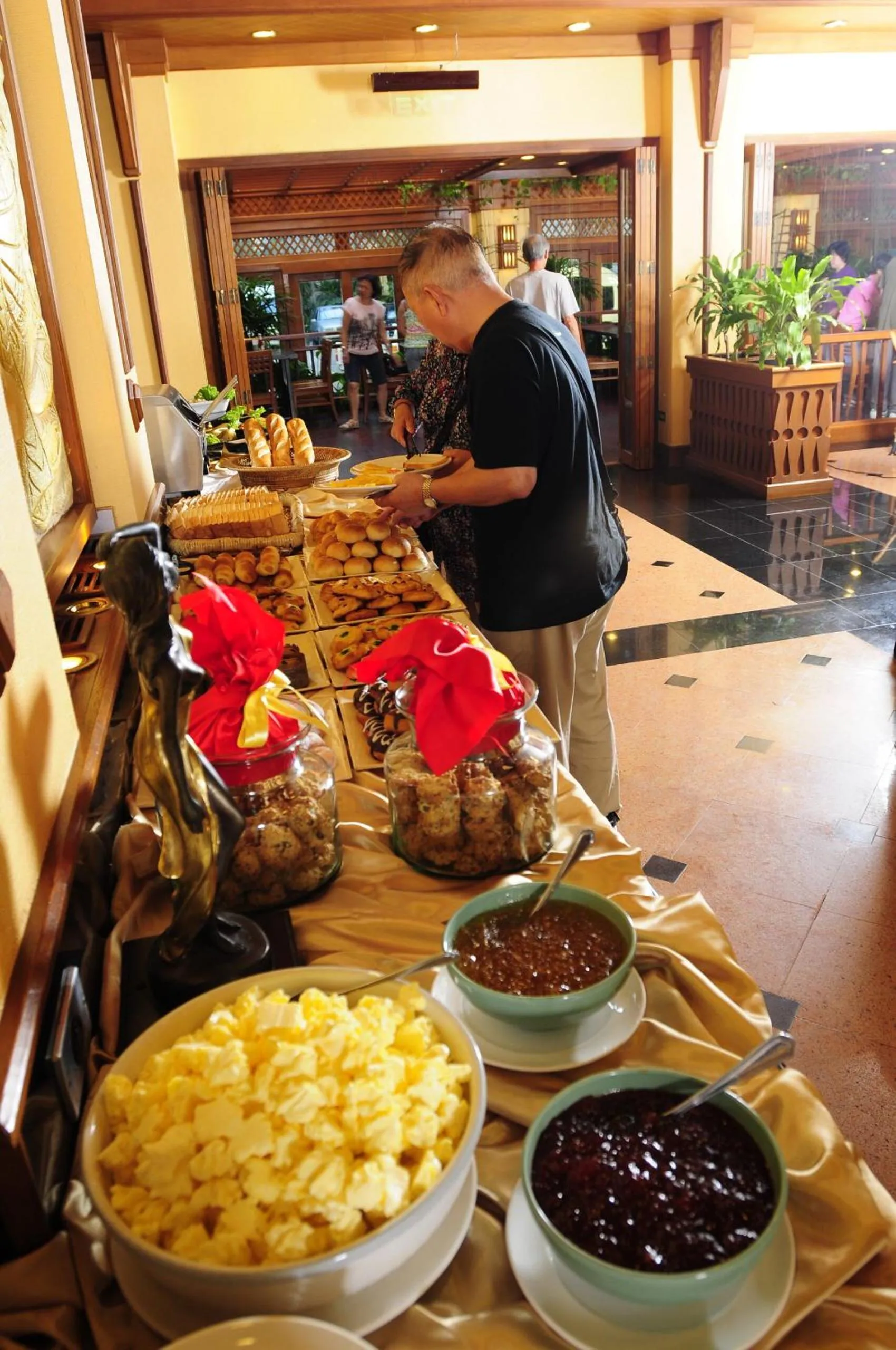 Restaurant/places to eat in Golden Beach Hotel Pattaya