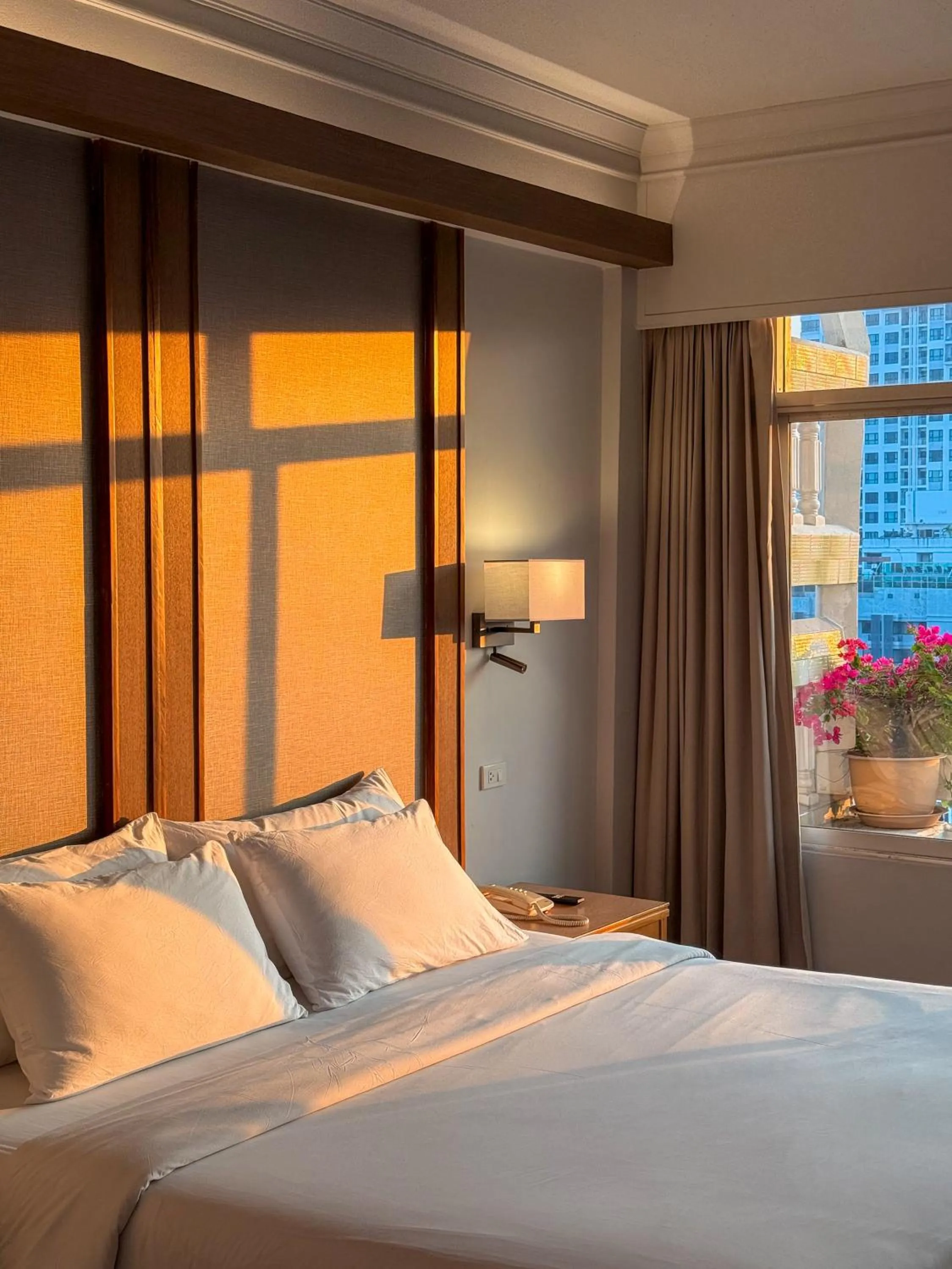 Bed in Golden Beach Hotel Pattaya