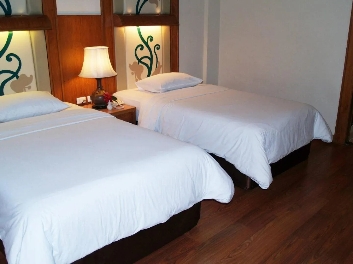 Bed in Golden Beach Hotel Pattaya