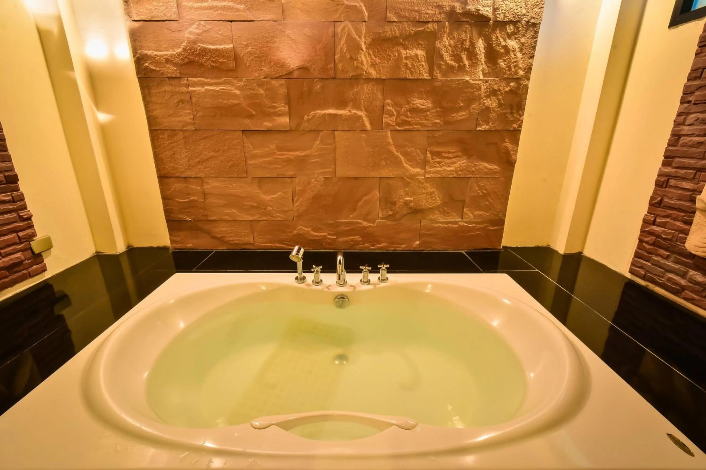 Hot Tub in Kacha Resort & Spa, Koh Chang