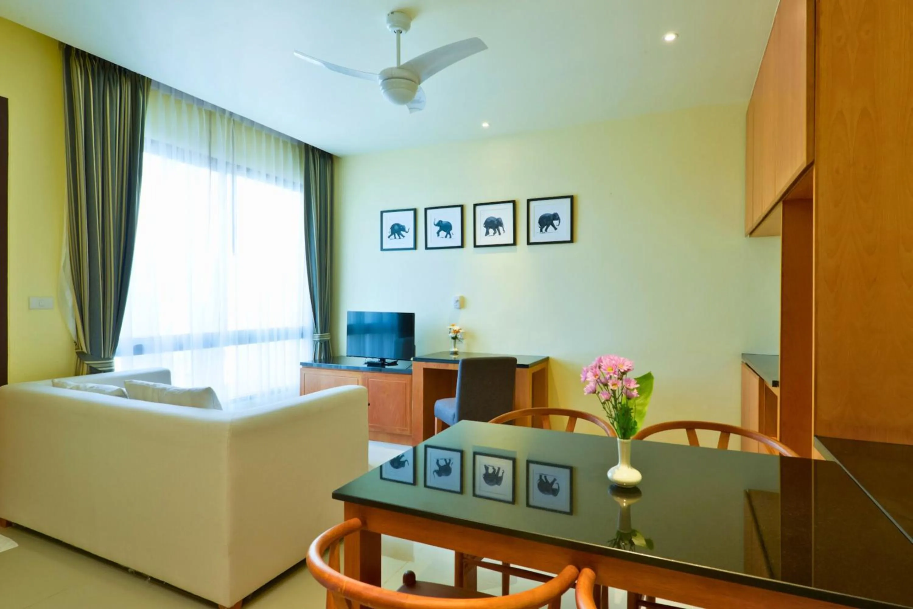 TV and multimedia, Bed in Kacha Resort & Spa, Koh Chang