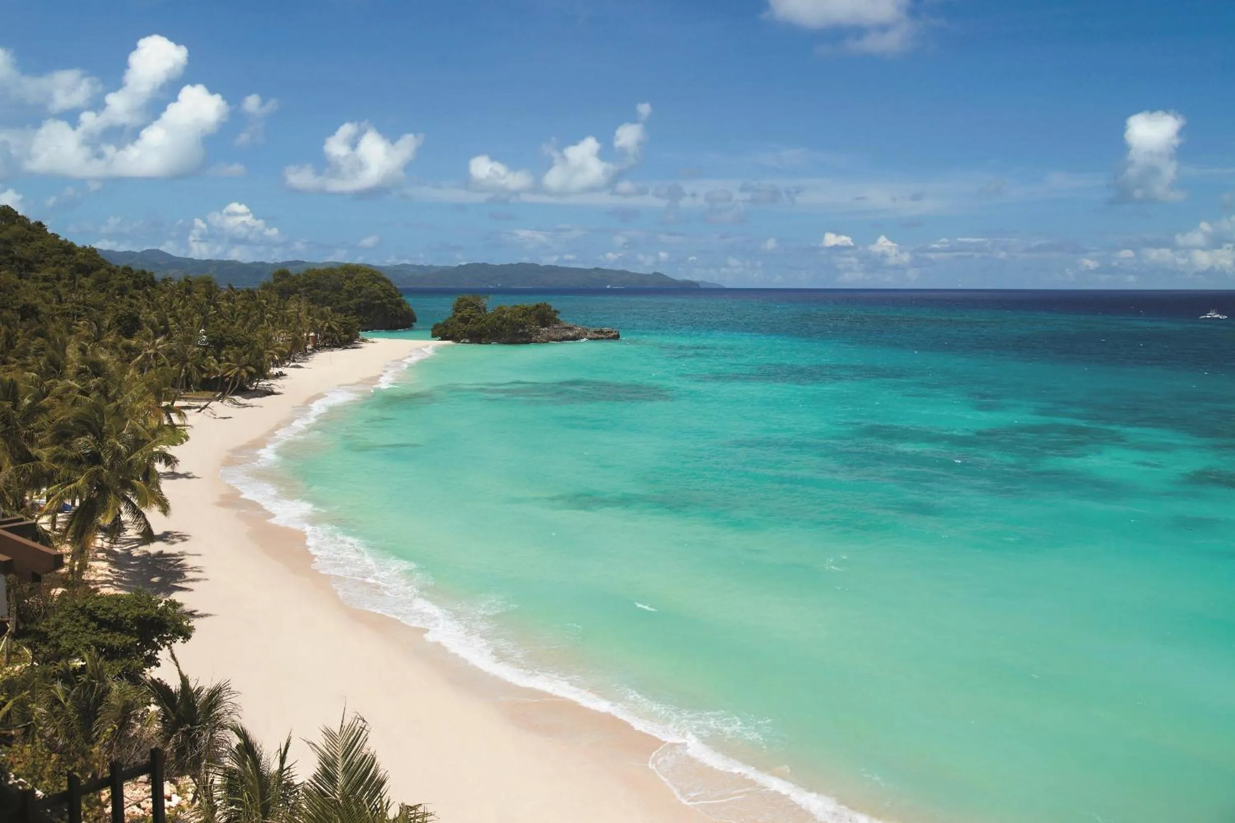 Beach in Shangri-La Boracay