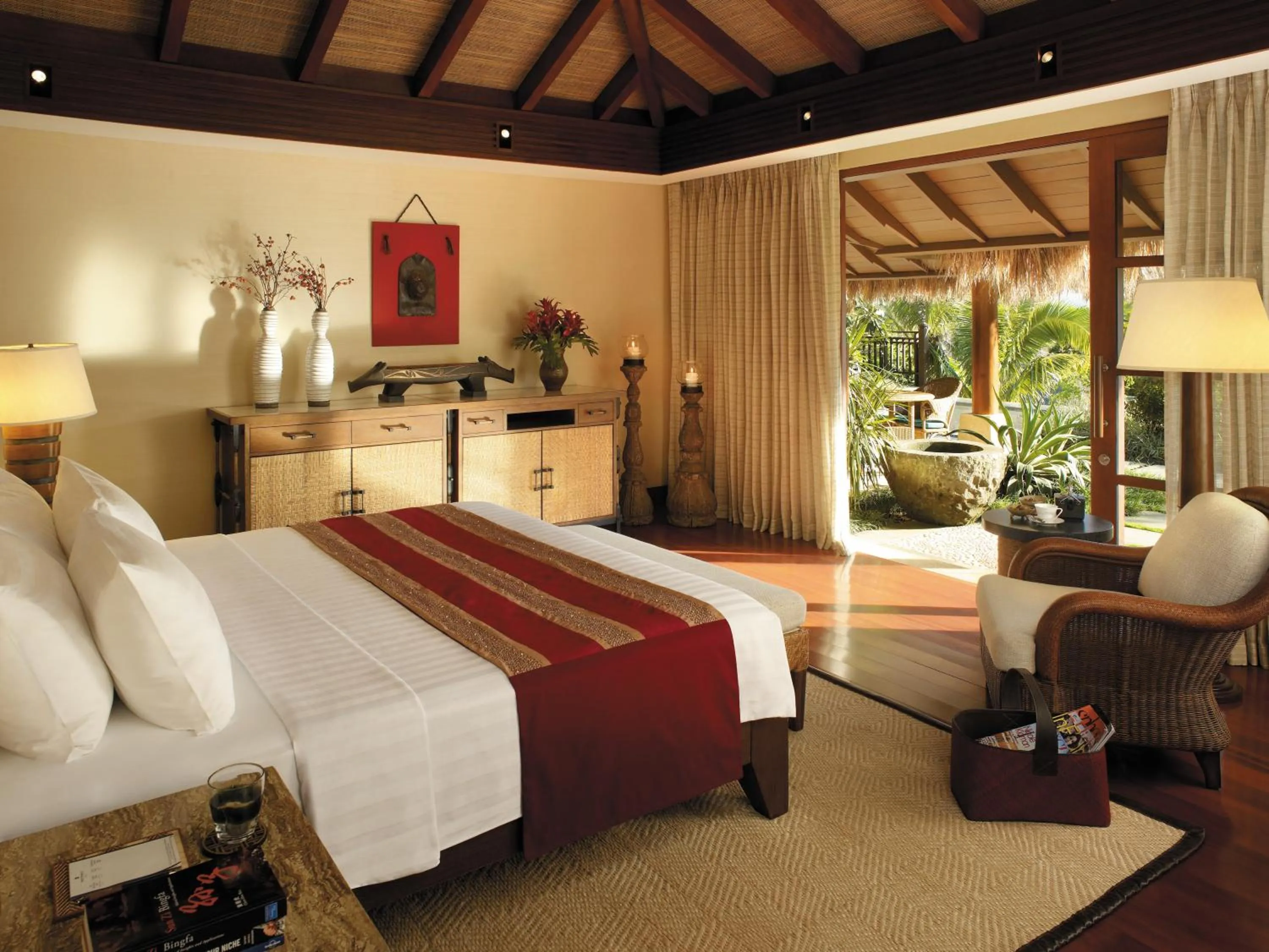 Bed in Shangri-La Boracay