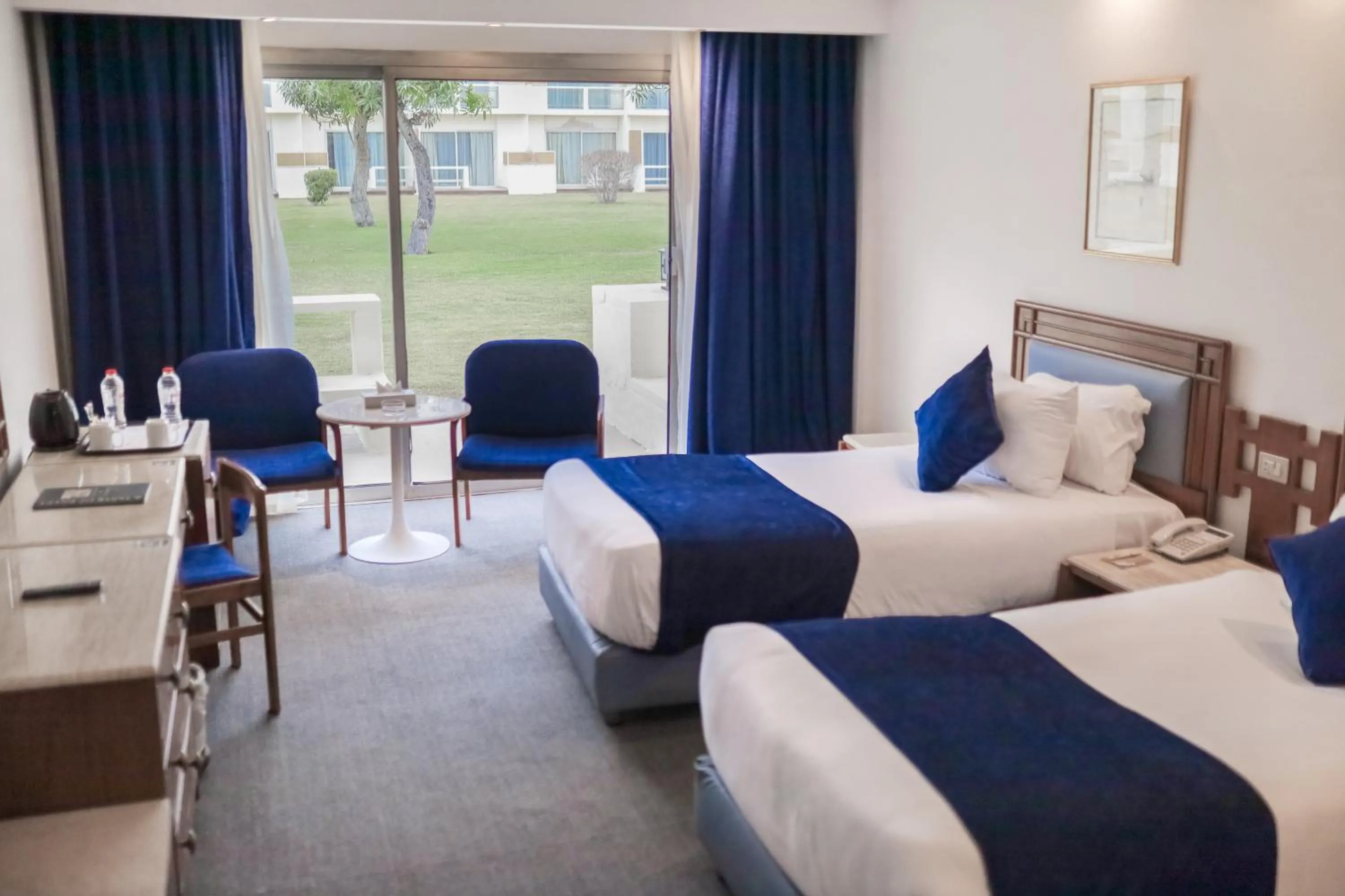 Photo of the whole room, Bed in Pyramids Park Resort Cairo