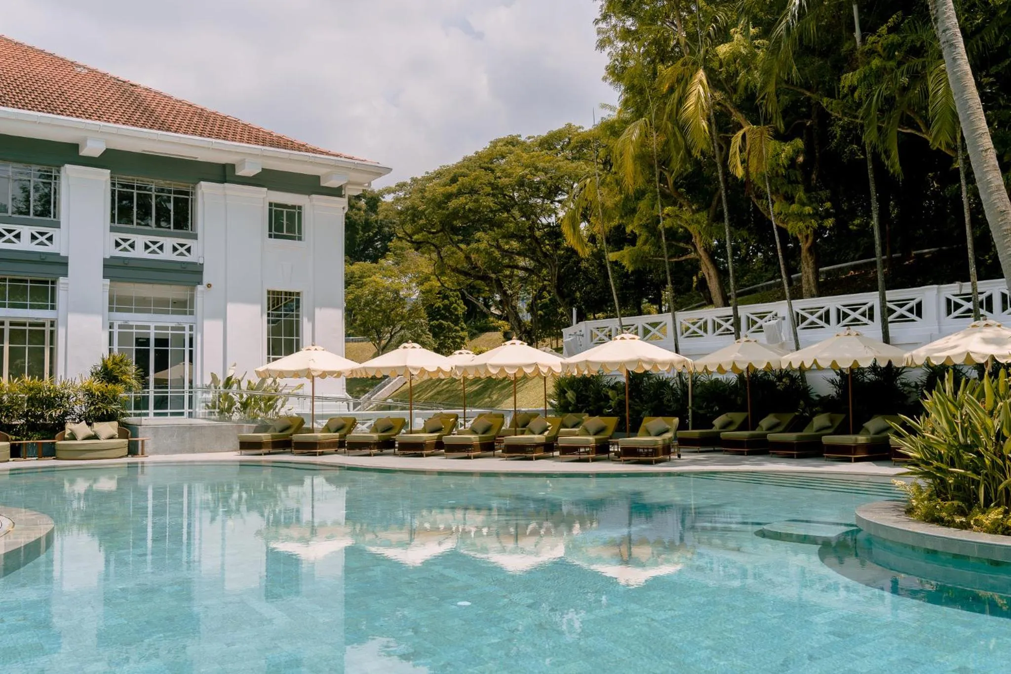 Swimming pool in METT Singapore