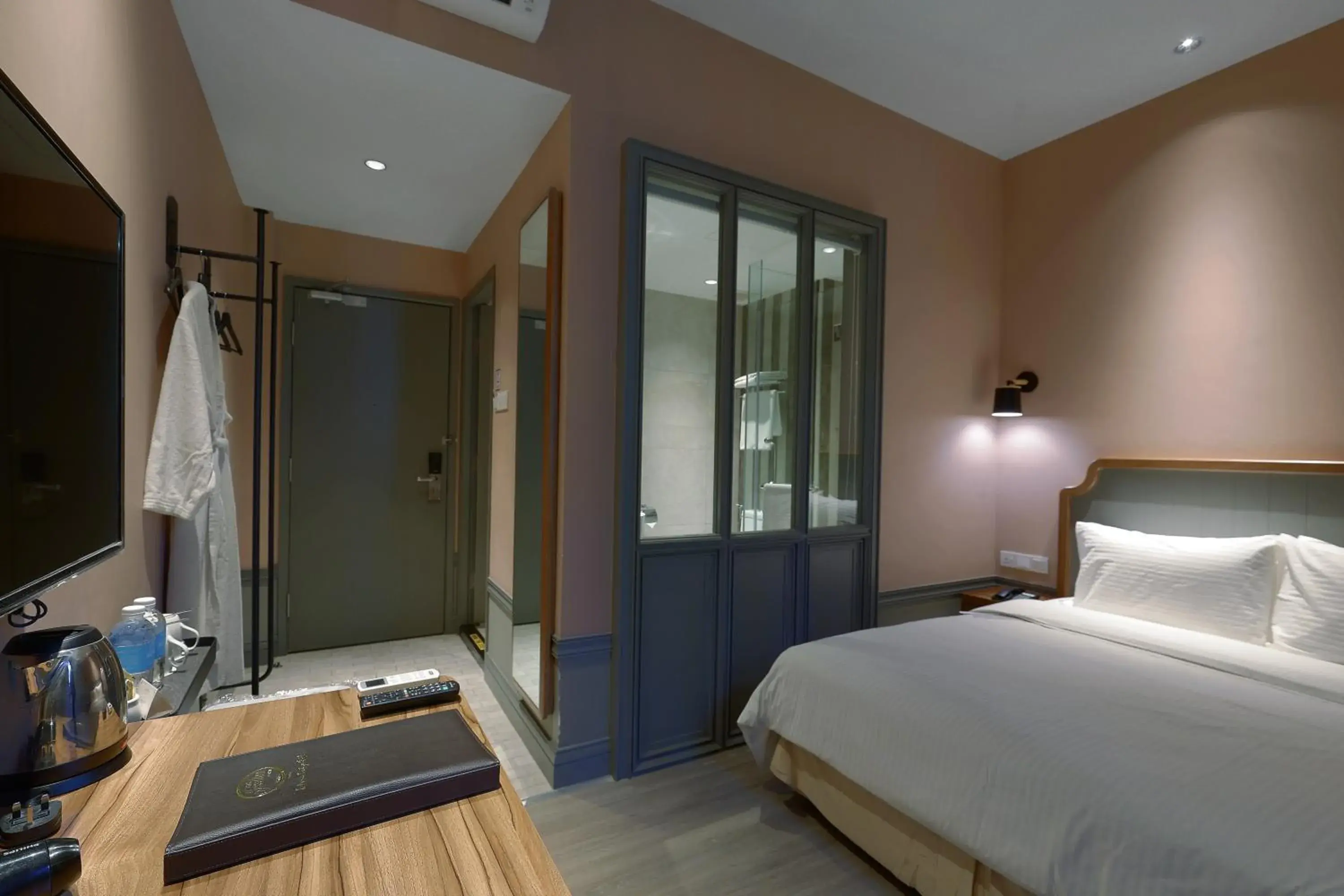 Photo of the whole room, Bed in The Jesselton Hotel Photo of the whole room, Bed in The Jesselton Hotel