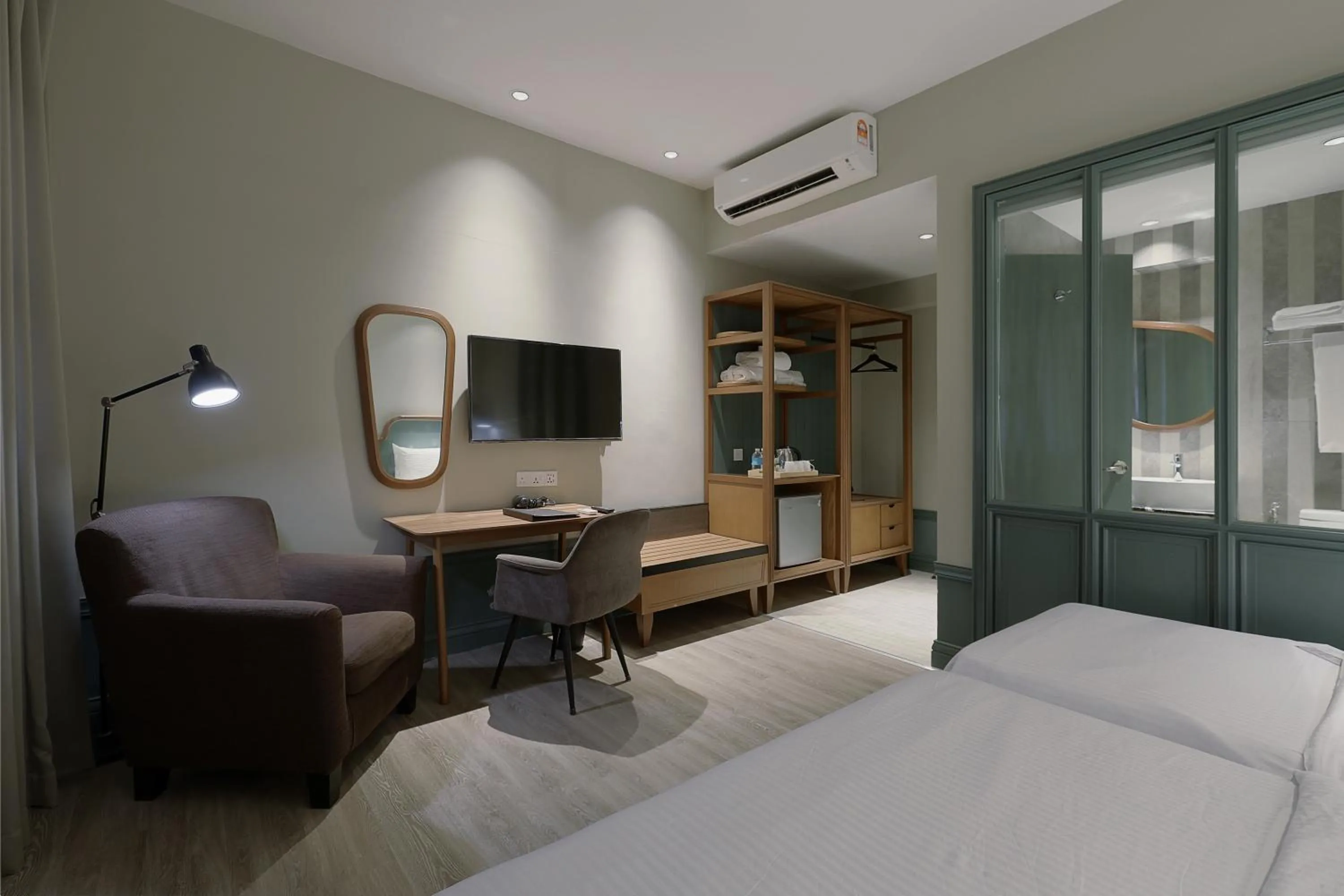 Photo of the whole room, Bed in The Jesselton Hotel