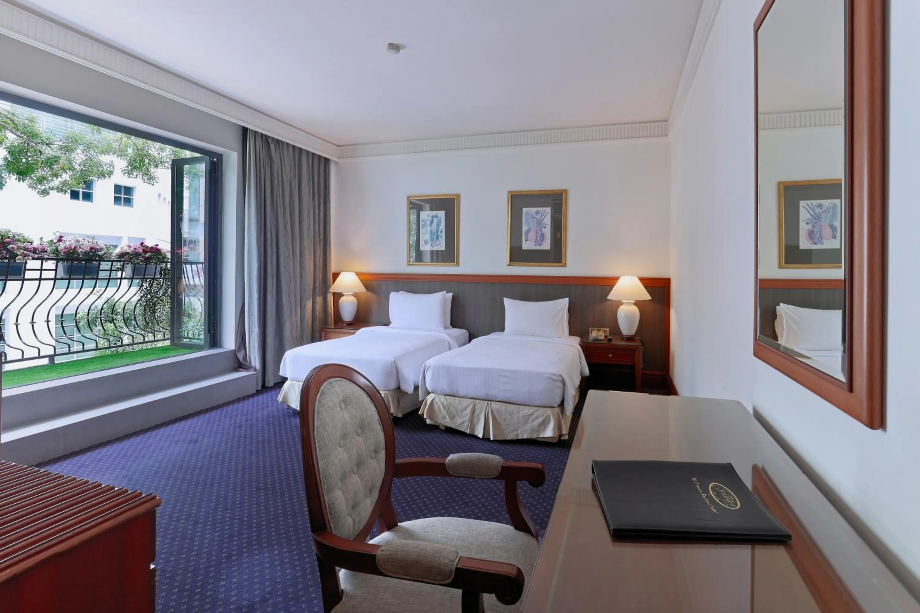 Photo of the whole room, Bed in The Jesselton Hotel