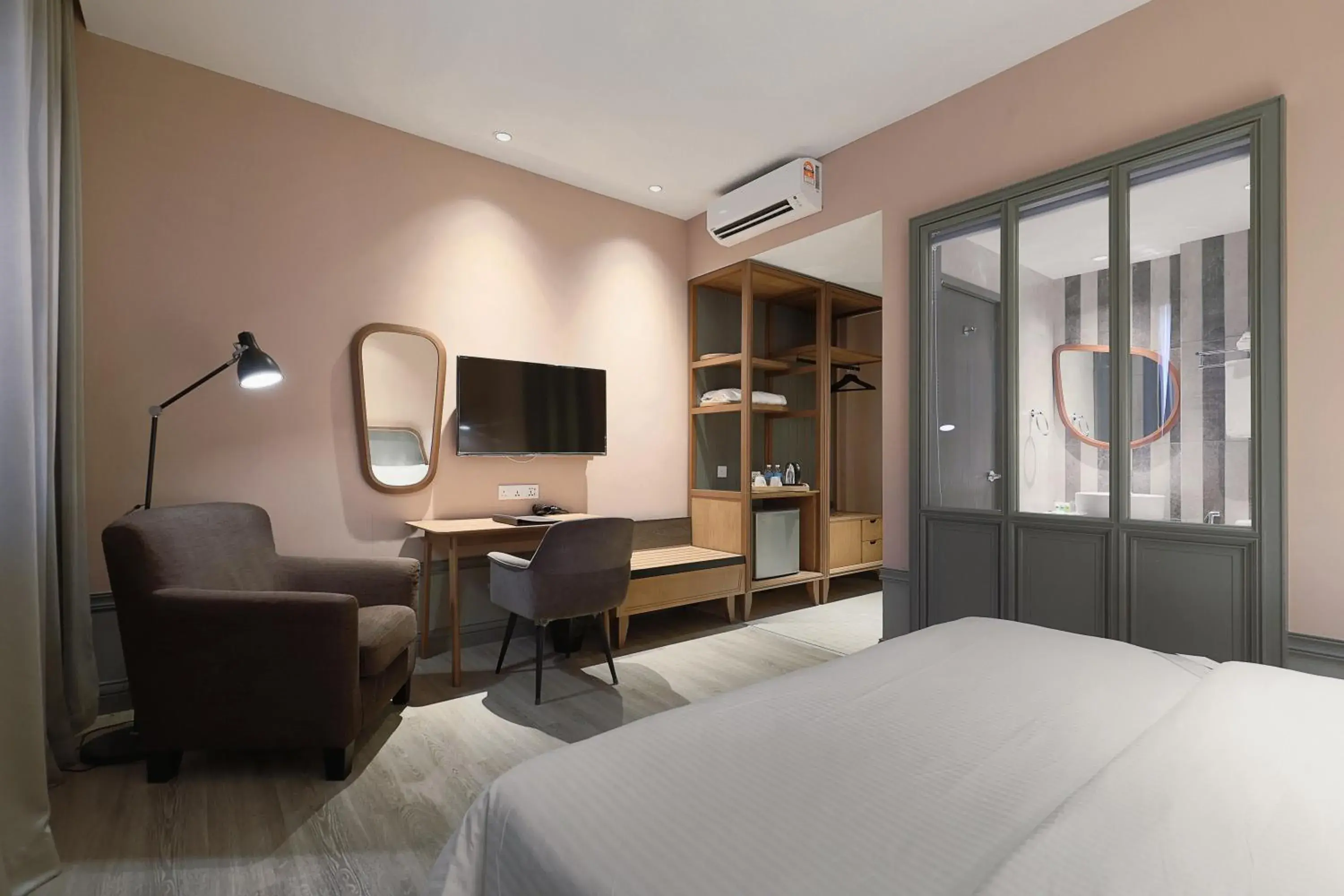 Photo of the whole room, Bed in The Jesselton Hotel Photo of the whole room, Bed in The Jesselton Hotel