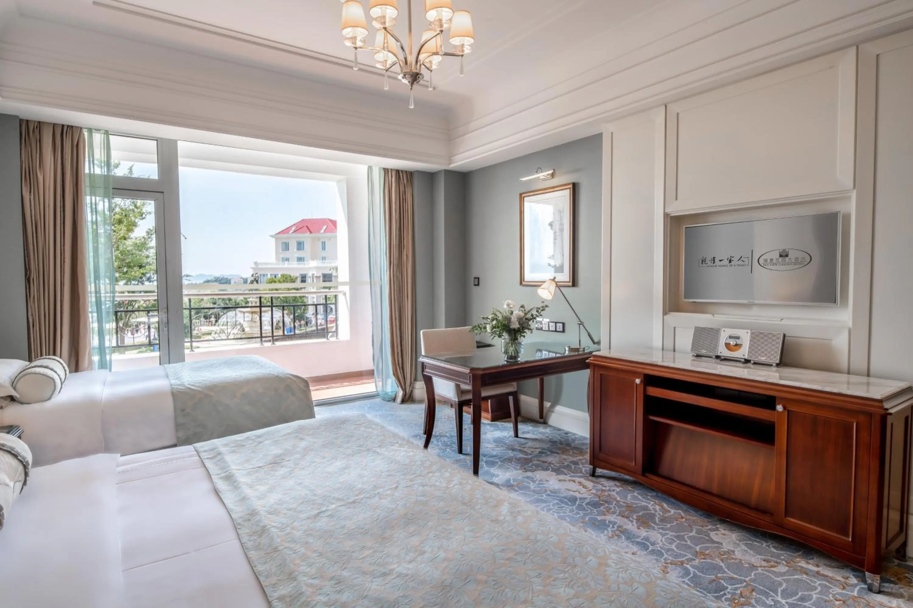 Photo of the whole room, Bed in Qingdao Seaview Garden Hotel