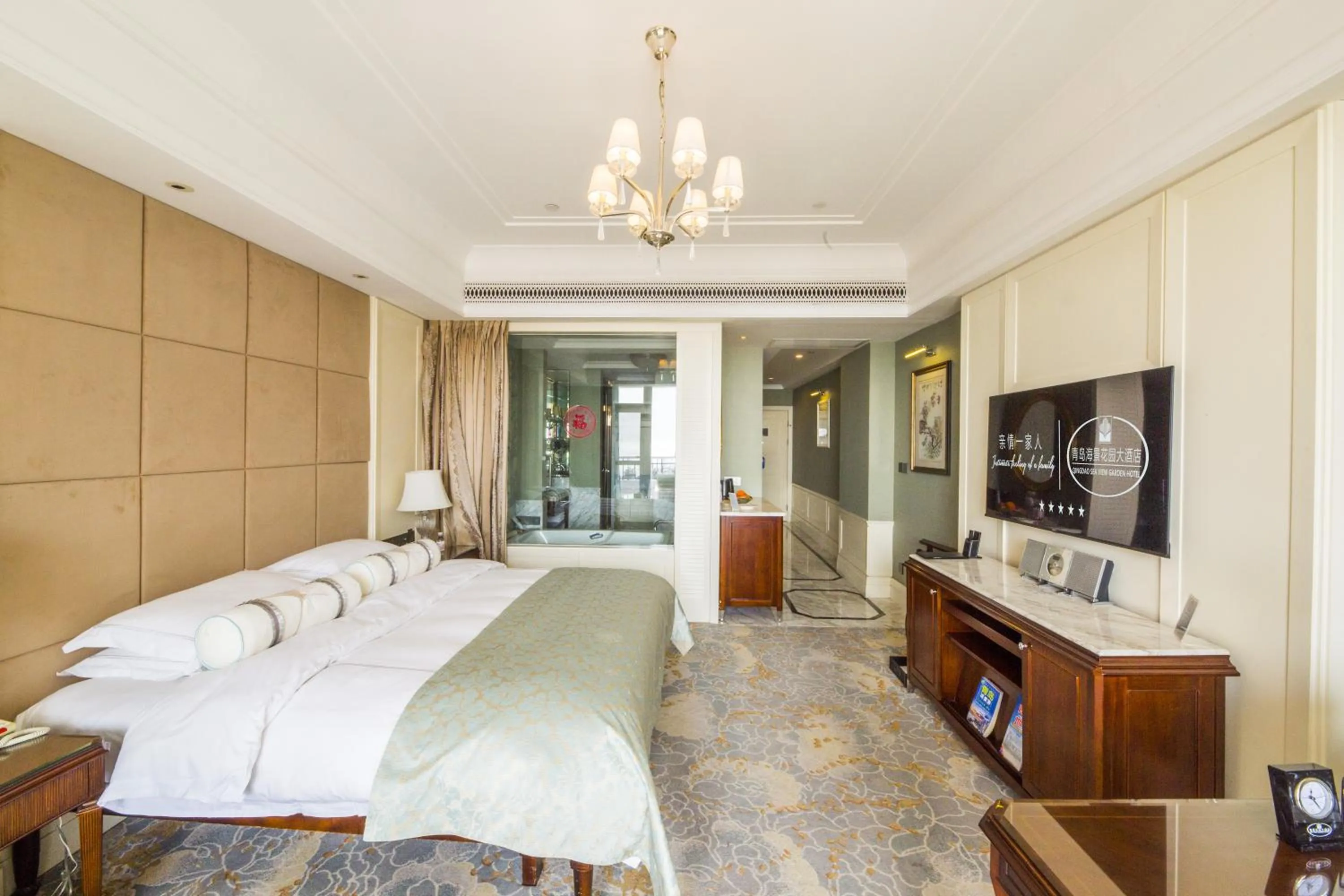 Bed in Qingdao Seaview Garden Hotel