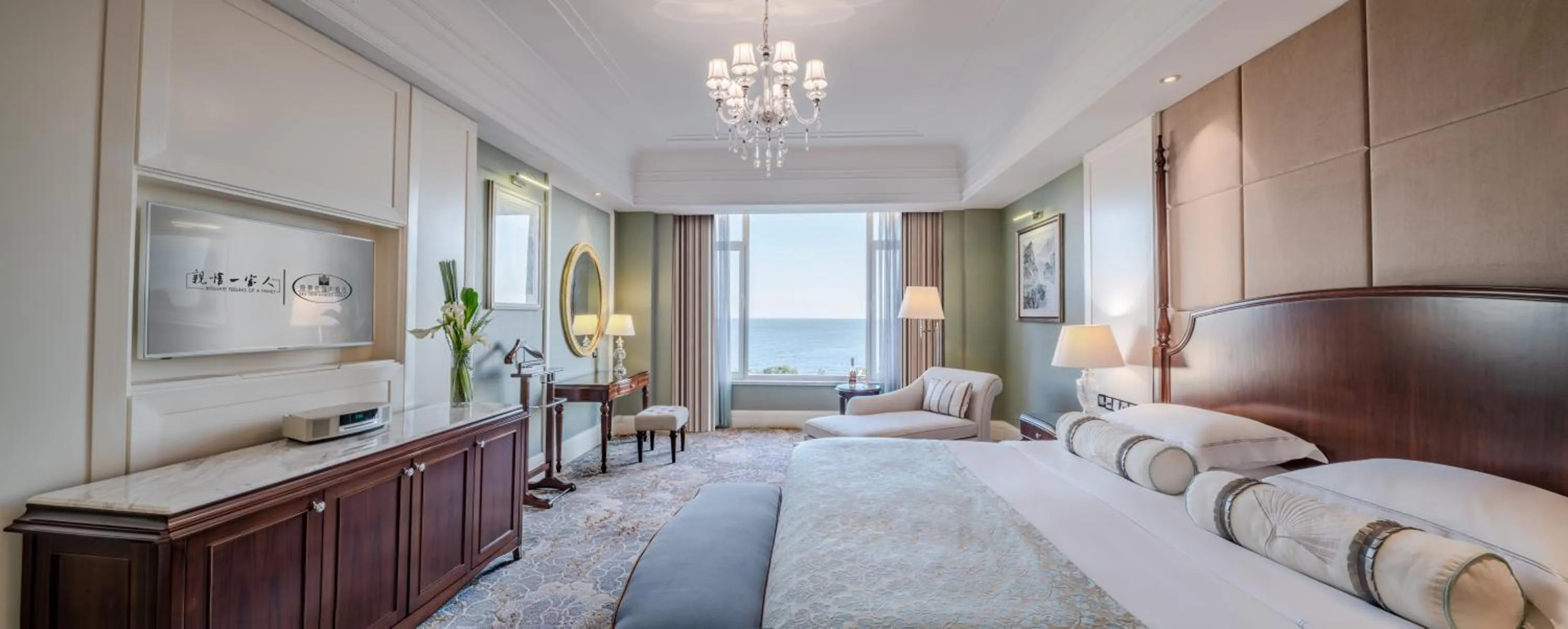 Bed in Qingdao Seaview Garden Hotel