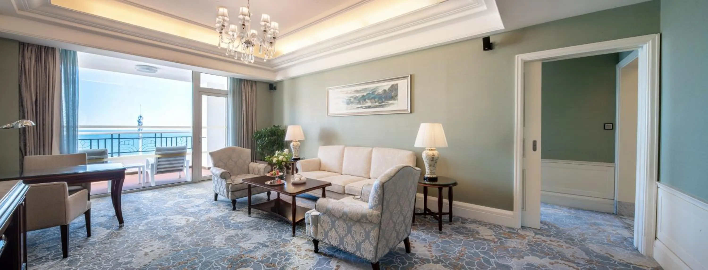 Living room in Qingdao Seaview Garden Hotel
