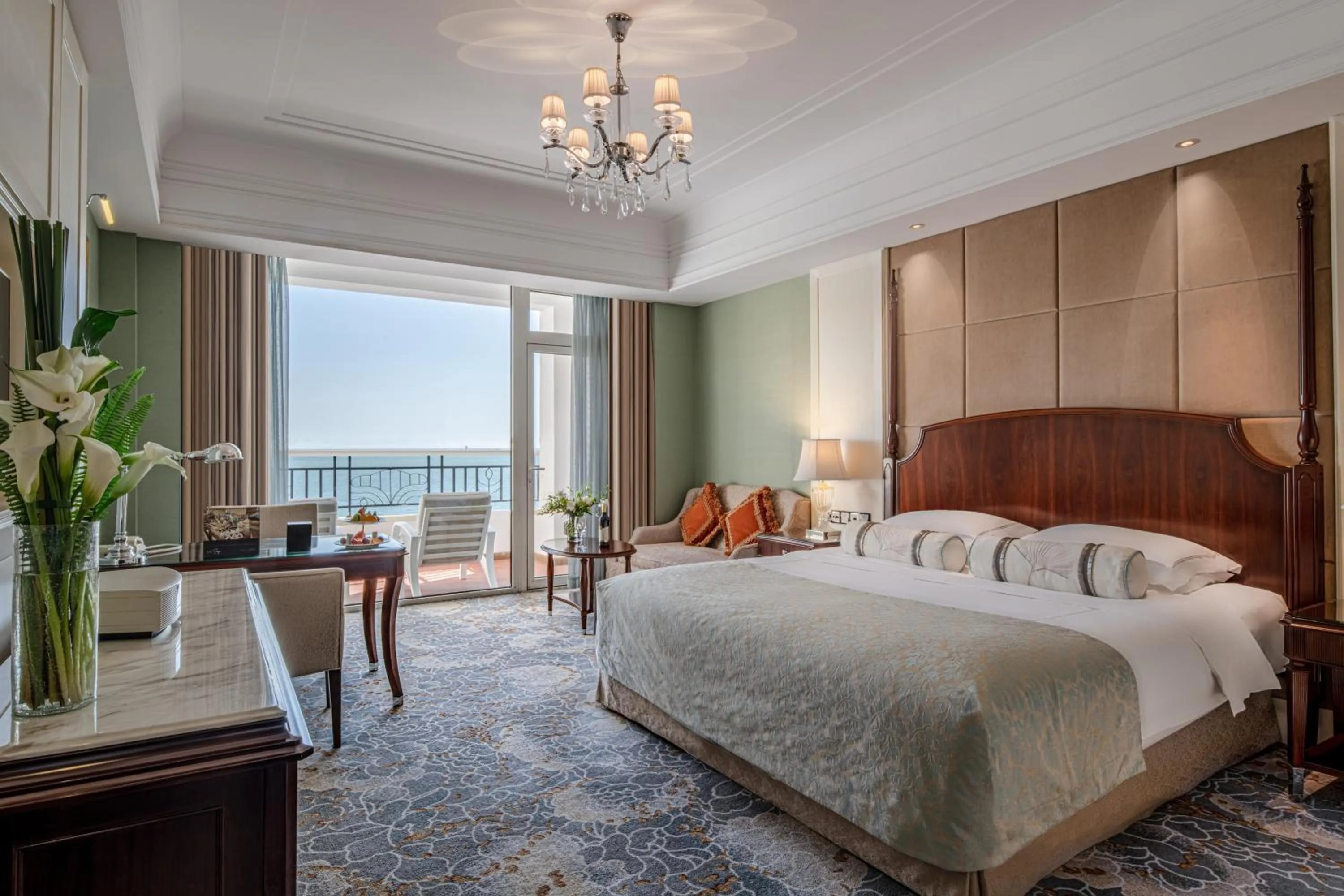 Photo of the whole room, Bed in Qingdao Seaview Garden Hotel