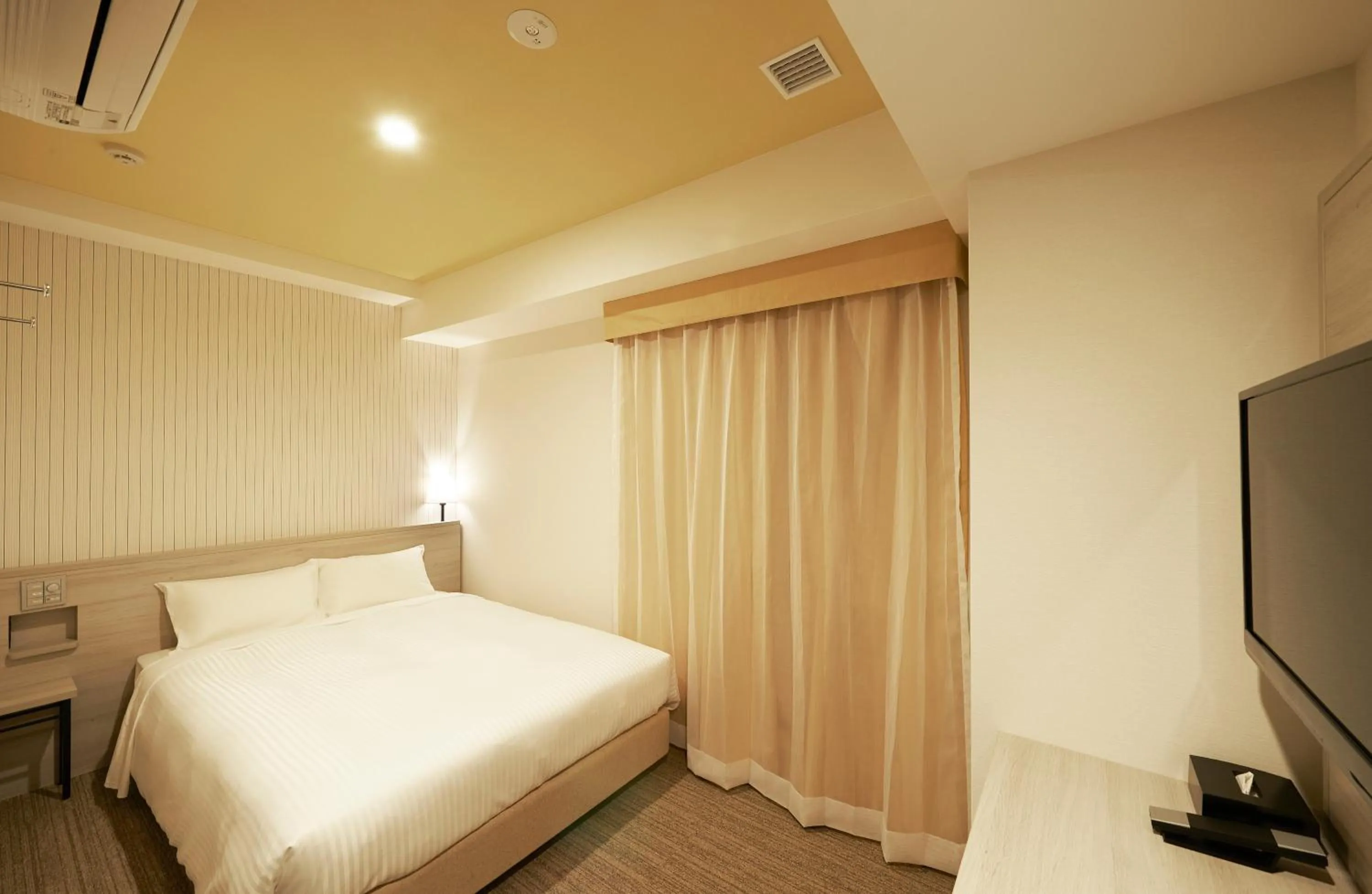 Photo of the whole room, Bed in Sotetsu Fresa Inn Ginza Sanchome