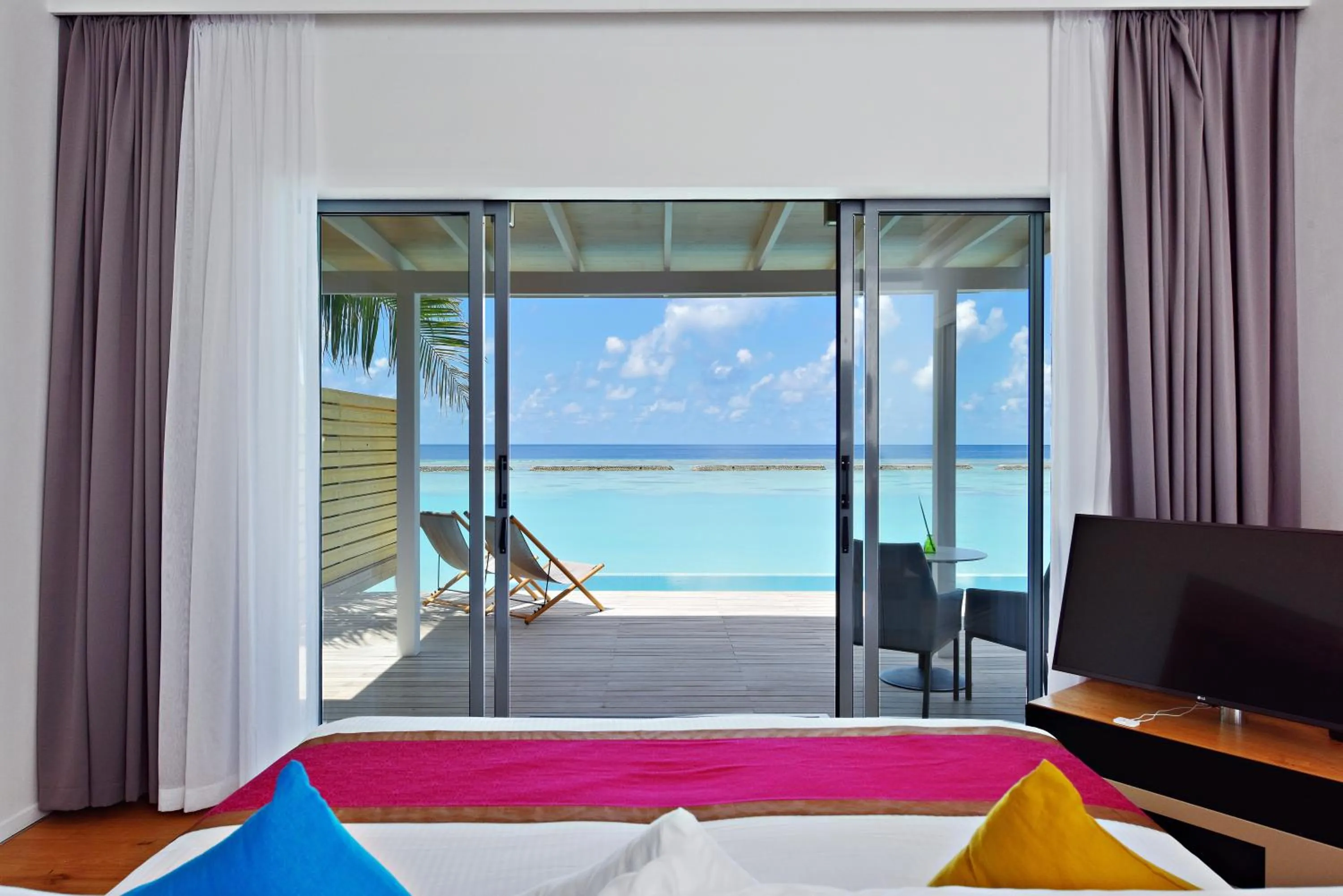 Sea view, Bed in Kuramathi Maldives