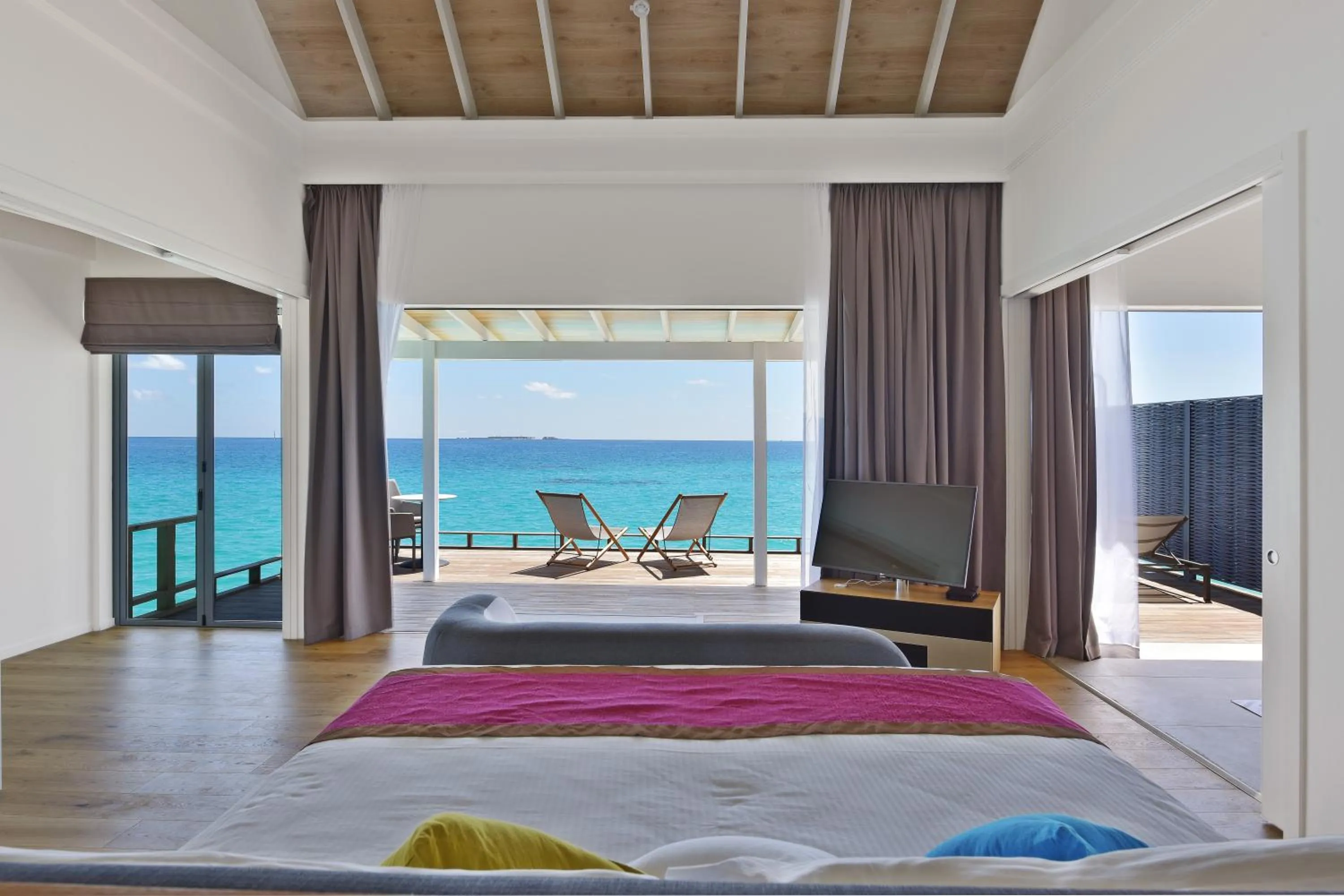 Sea view, Bed in Kuramathi Maldives