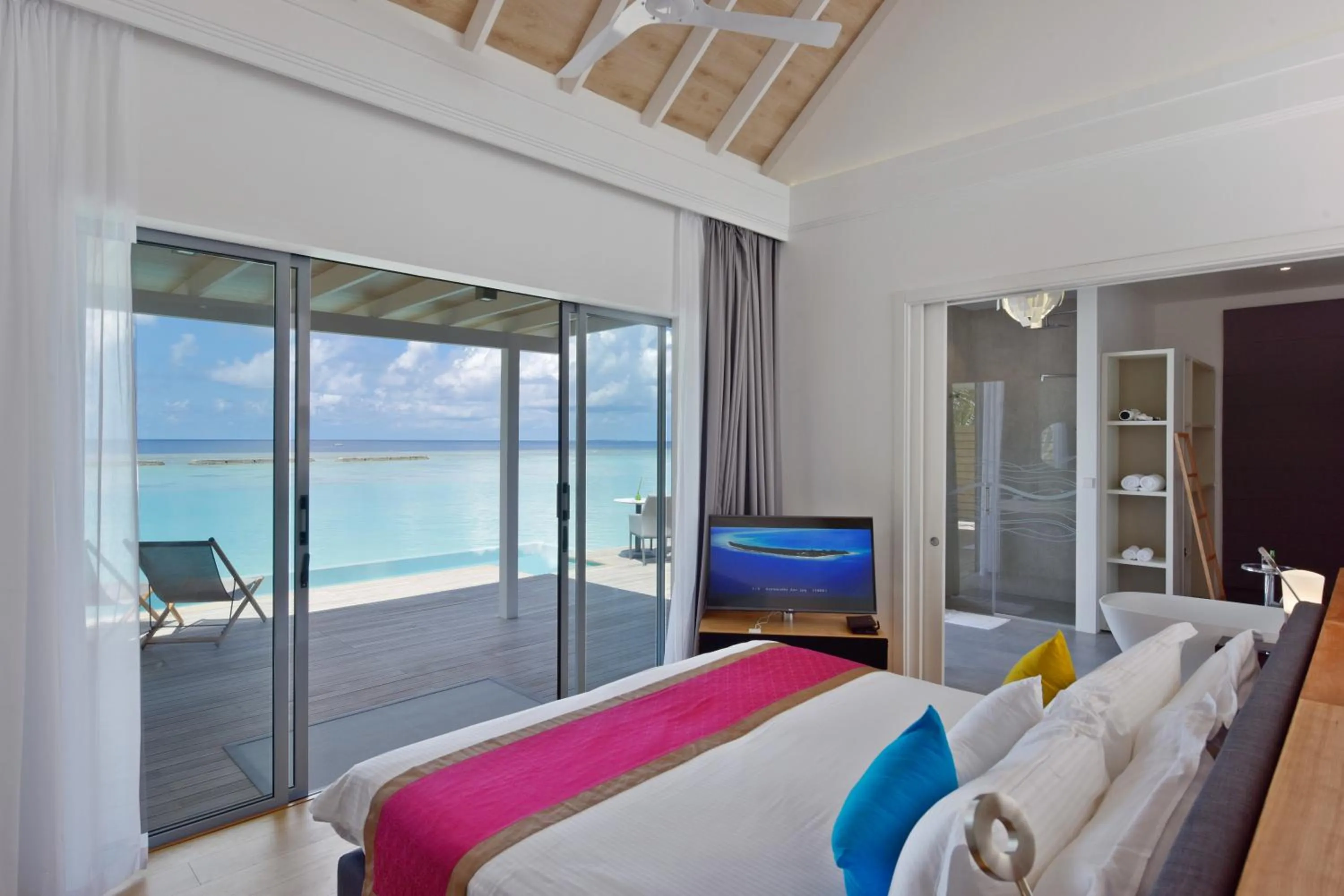 bunk bed, Bed in Kuramathi Maldives