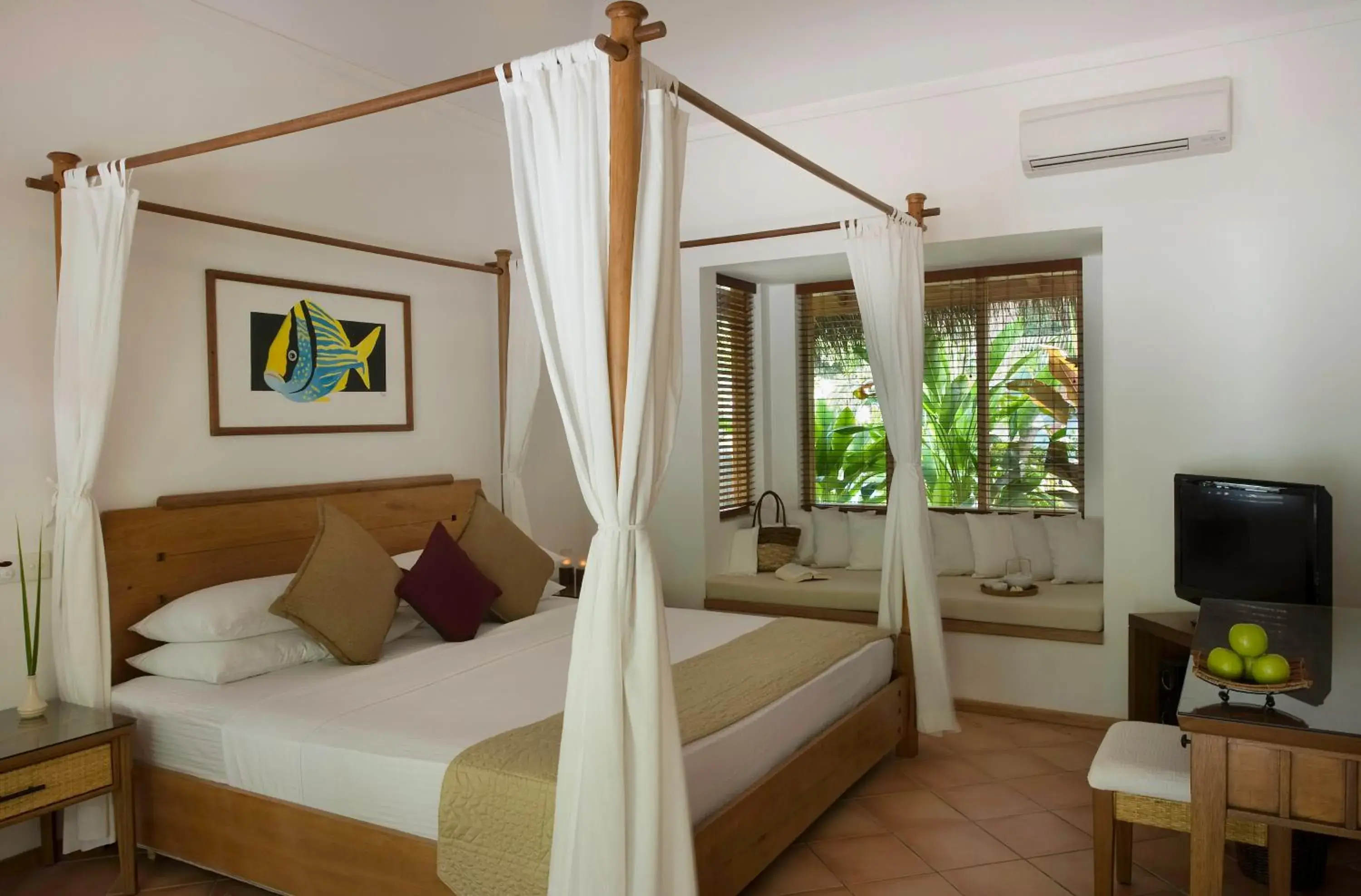 Bed in Kuramathi Maldives Bed in Kuramathi Maldives