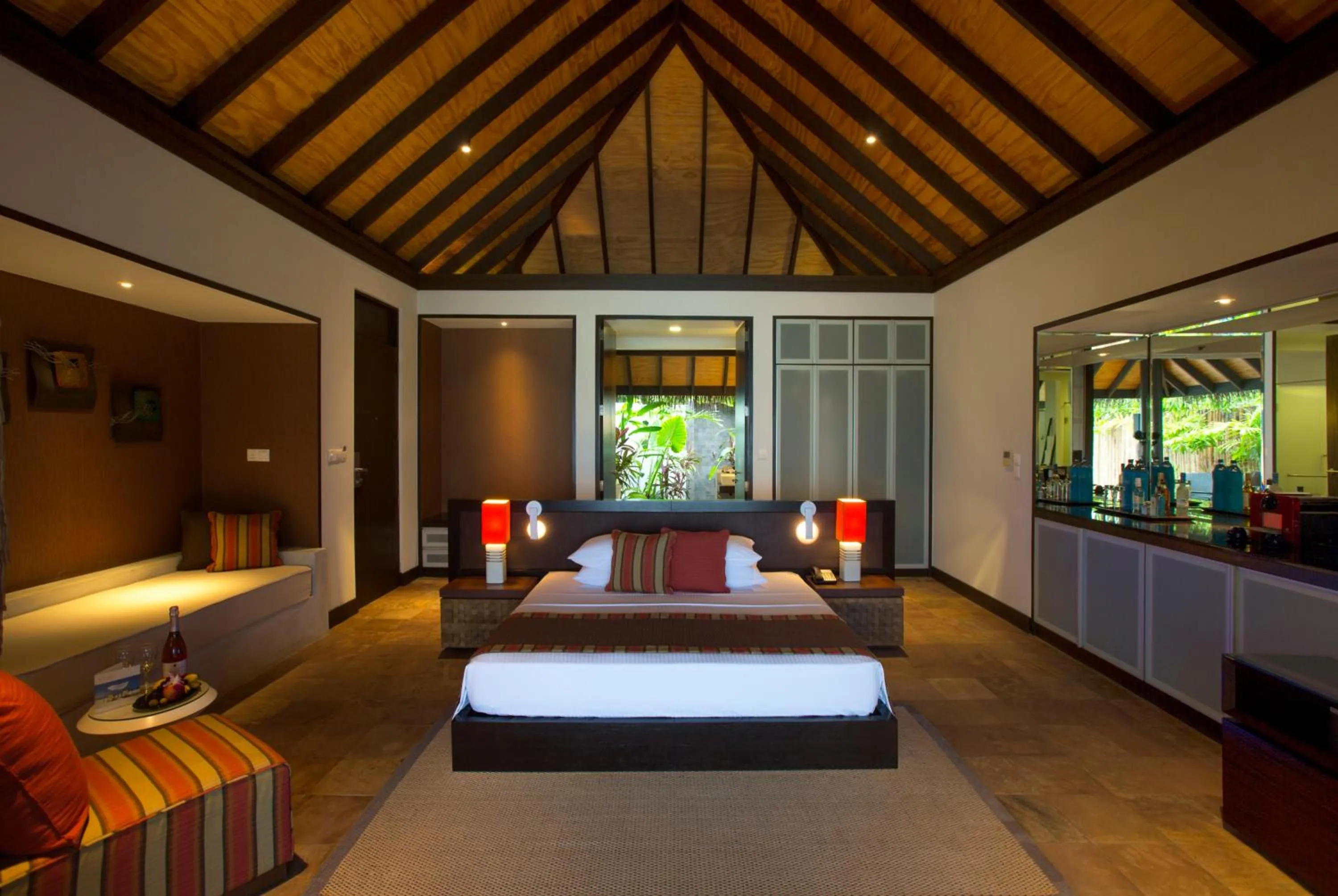Photo of the whole room, Bed in Velassaru Maldives