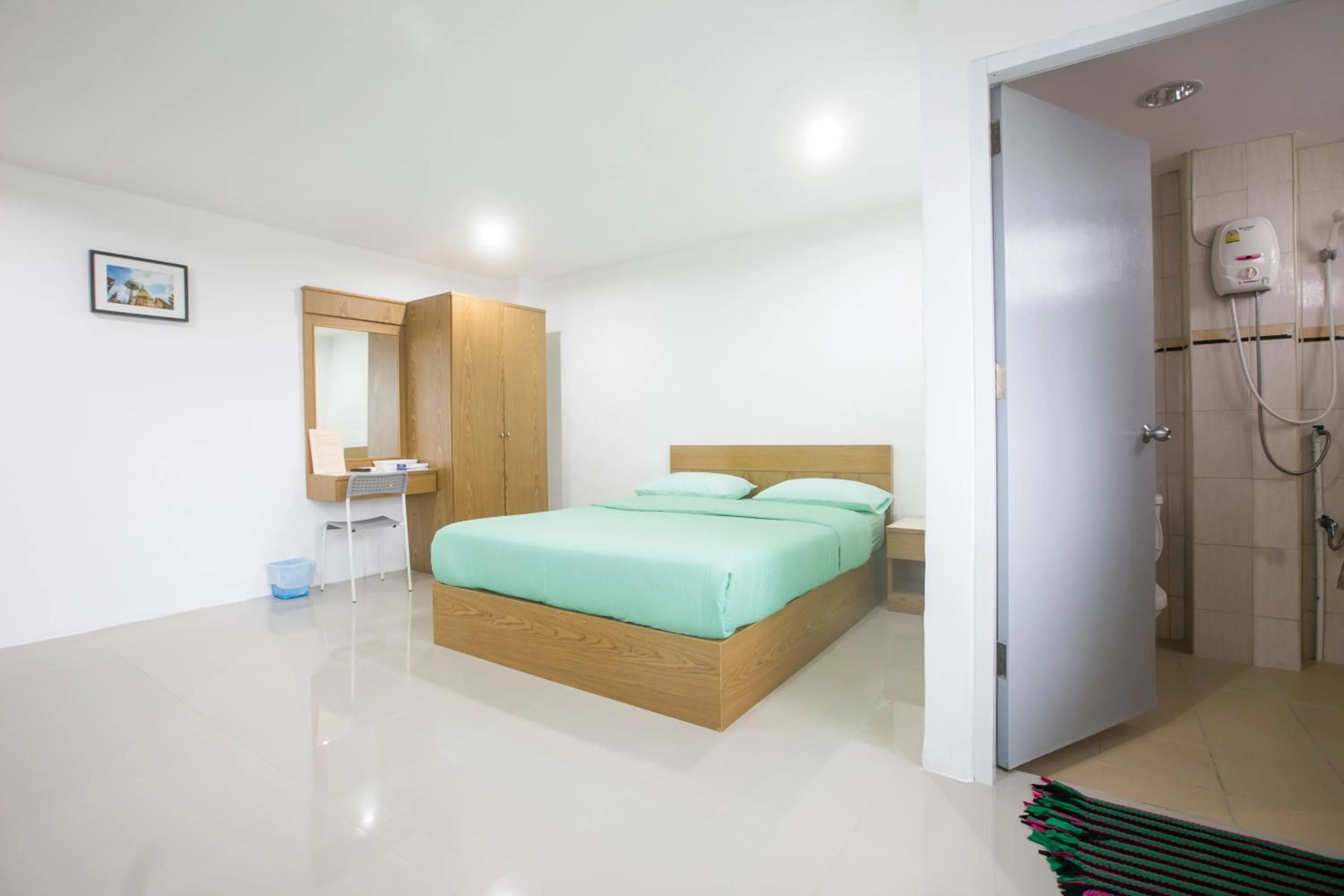 Property building, Bed in Chamnan Residence