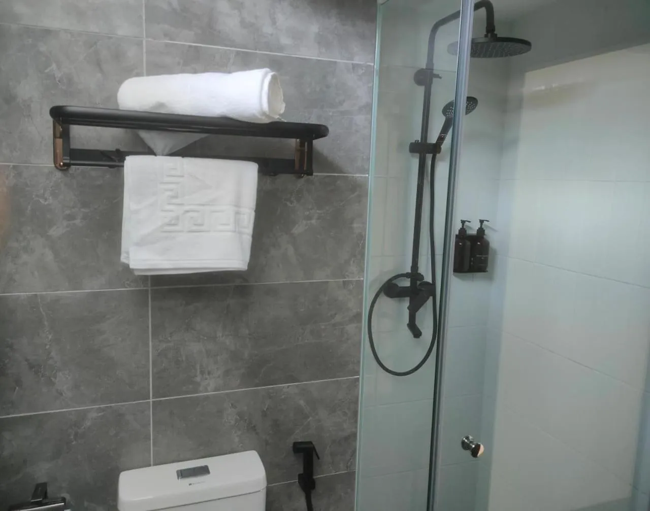 Shower in Telang Usan Hotel Kuching