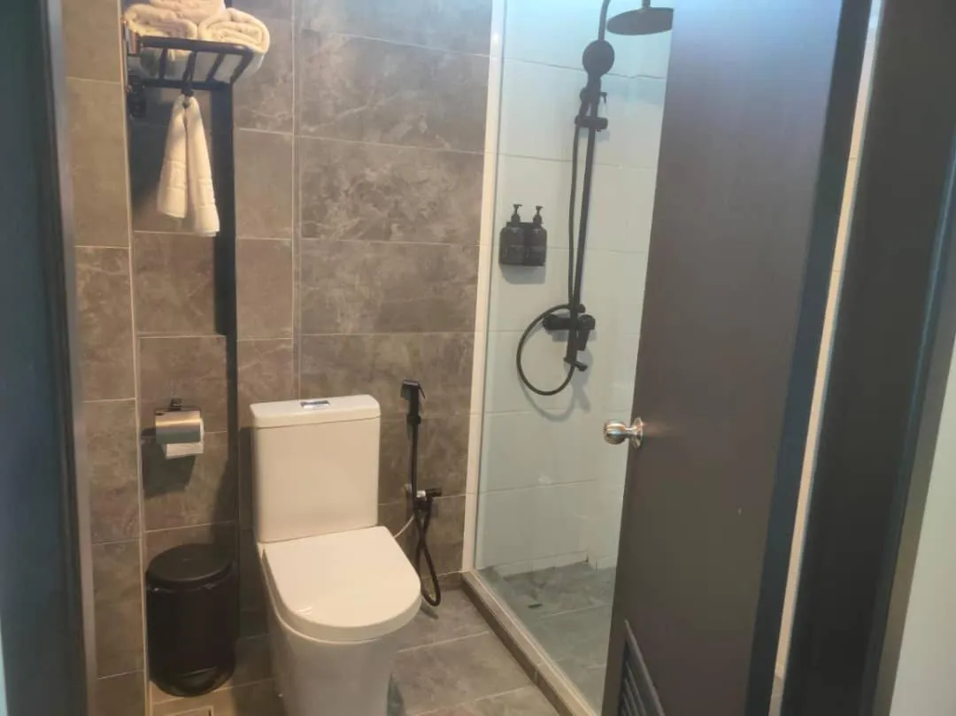 Shower in Telang Usan Hotel Kuching