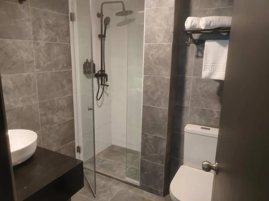 Shower in Telang Usan Hotel Kuching