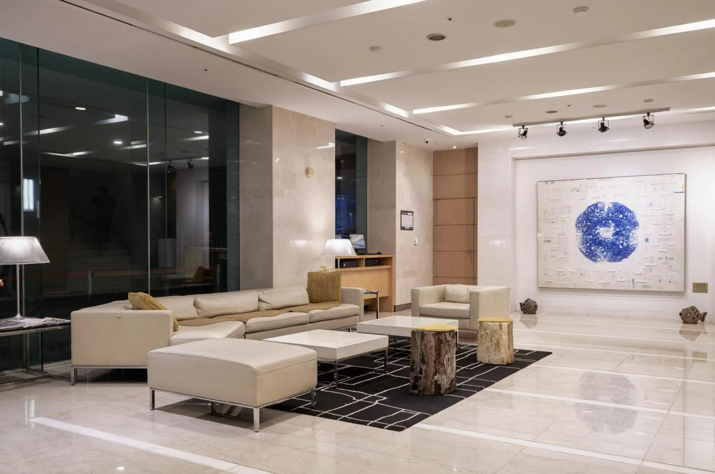 Lobby or reception in Best Western Premier Gangnam Hotel Lobby or reception in Best Western Premier Gangnam Hotel