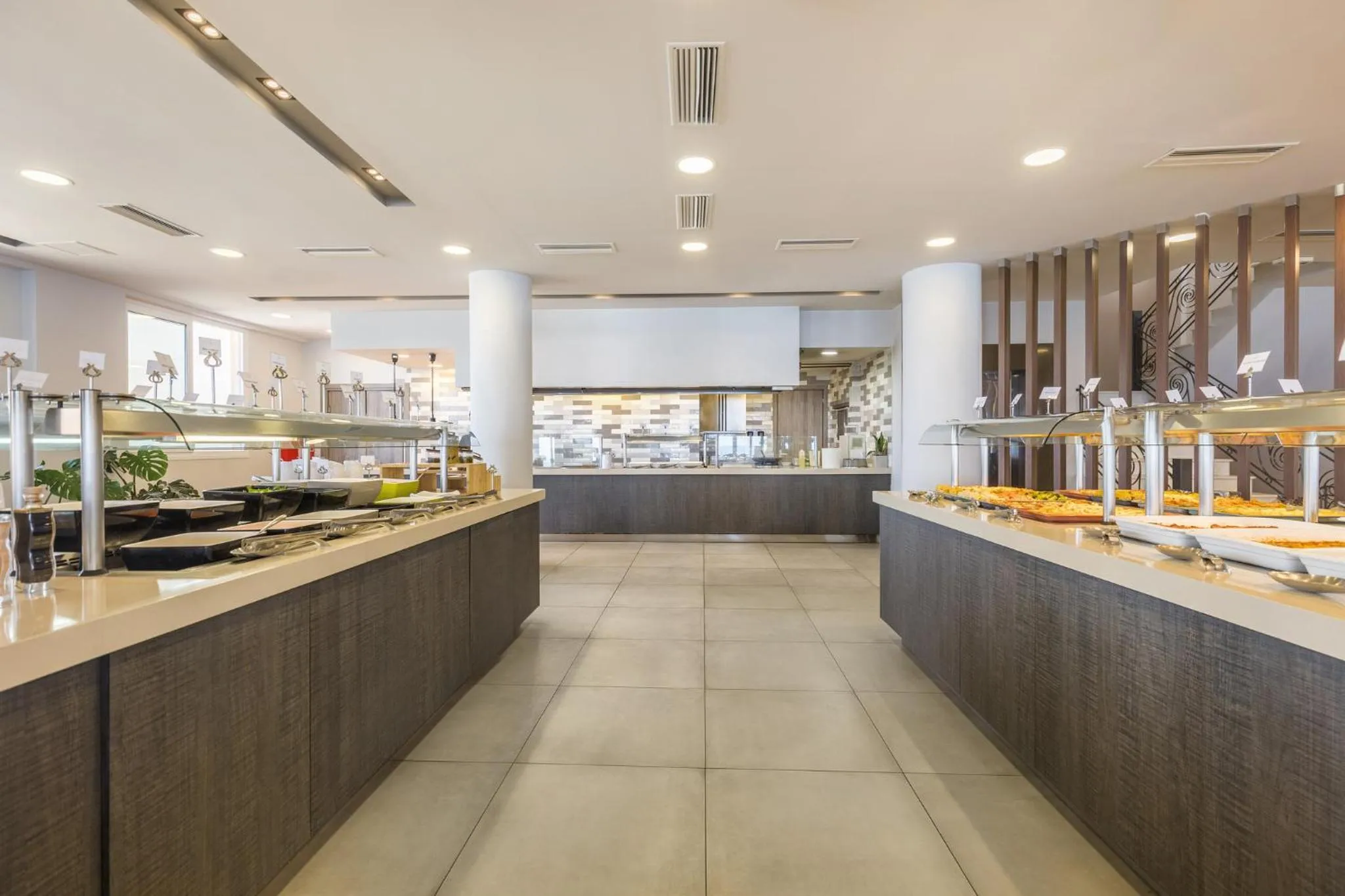 Restaurant/places to eat in Alexandra Beach Resort & Spa