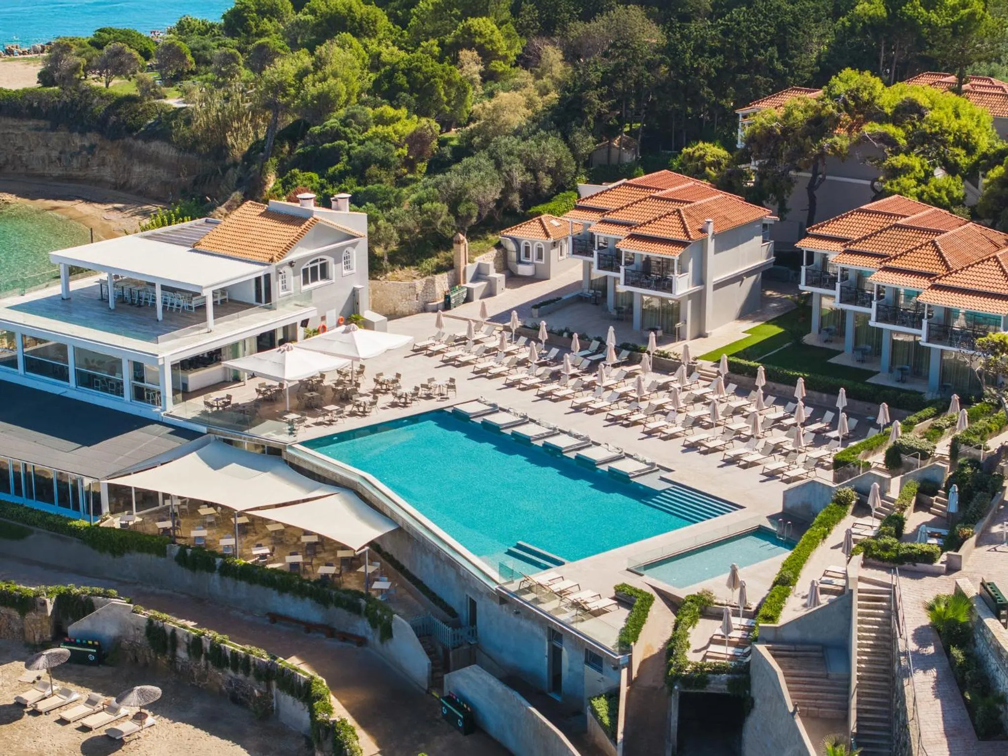 Property building in Alexandra Beach Resort & Spa