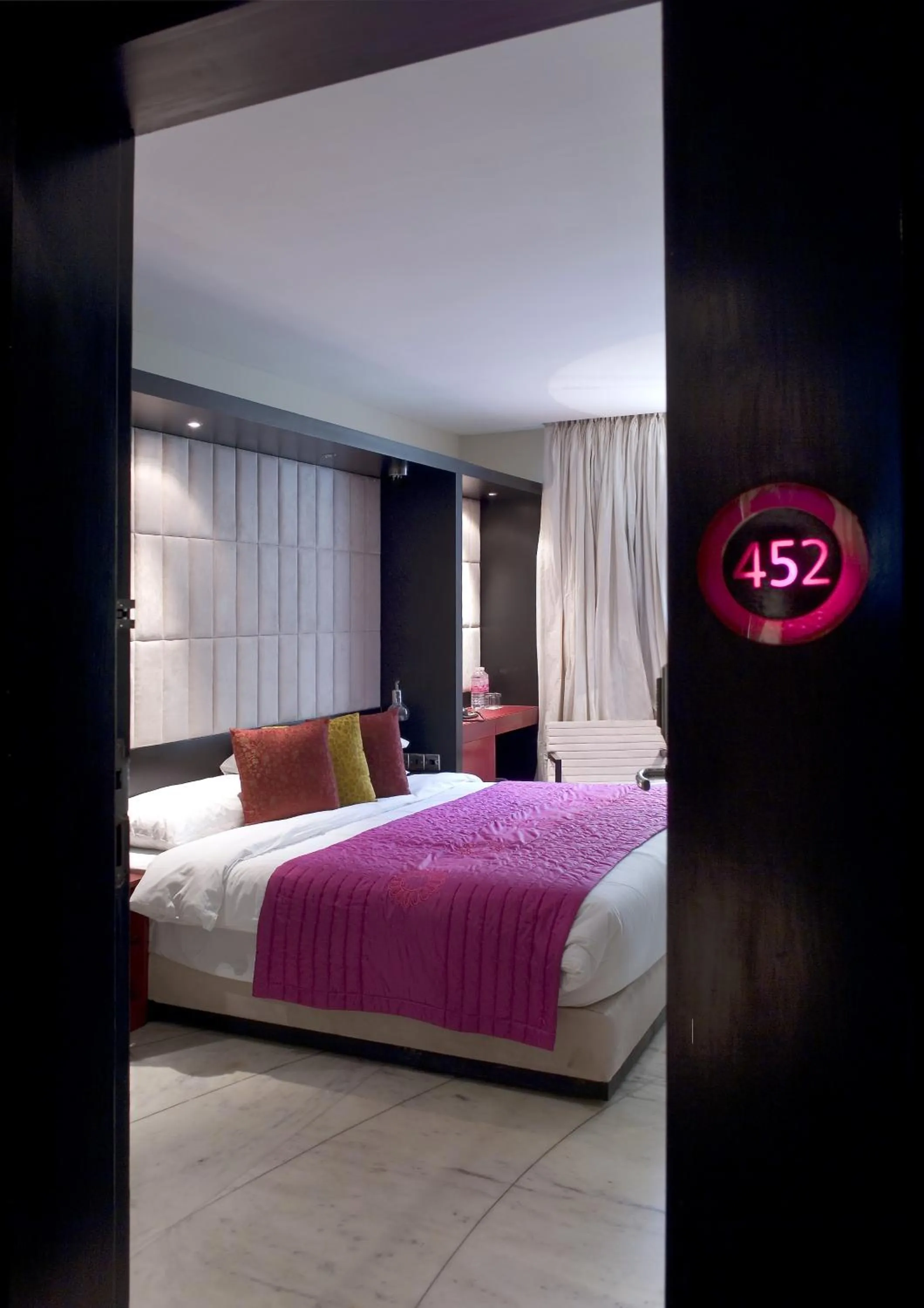 Photo of the whole room, Bed in The Park Kolkata