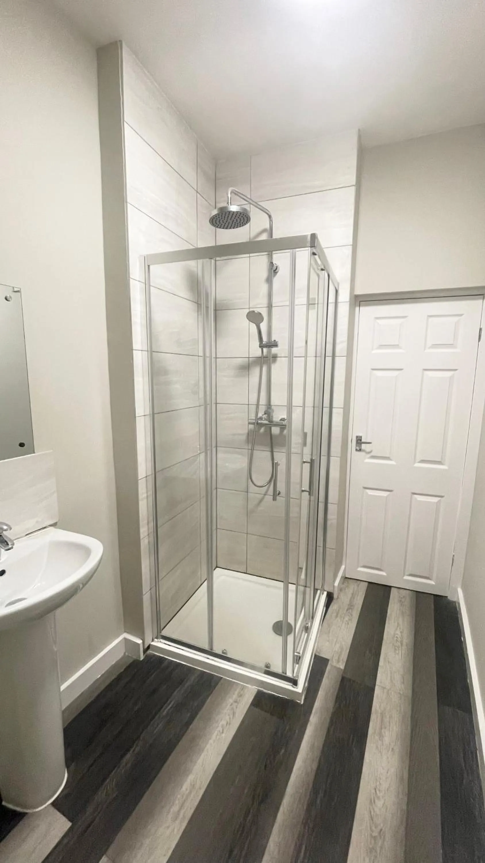 Shower in Mitre Hotel Manchester City Centre