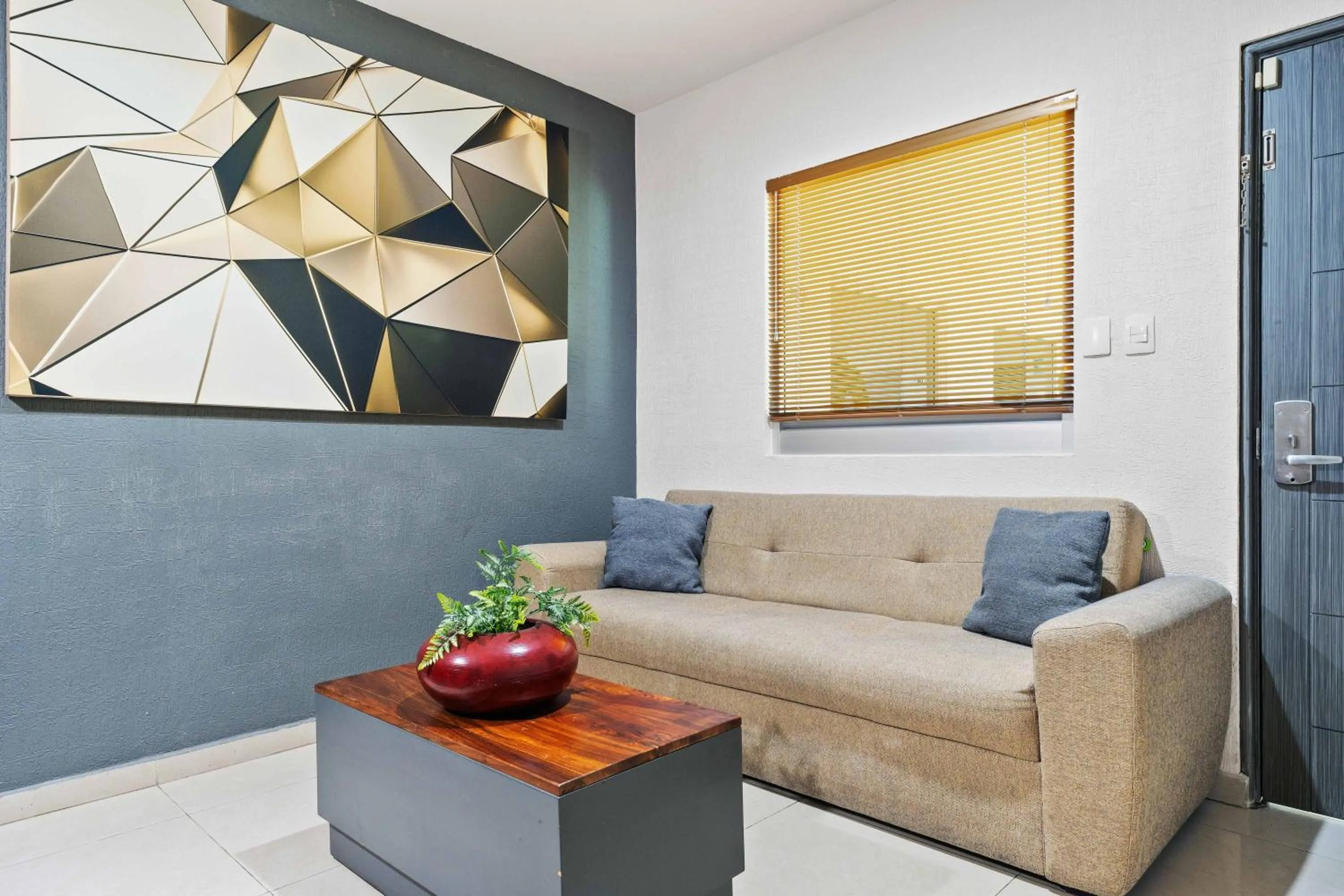 Seating area in Homesuites Zaragoza