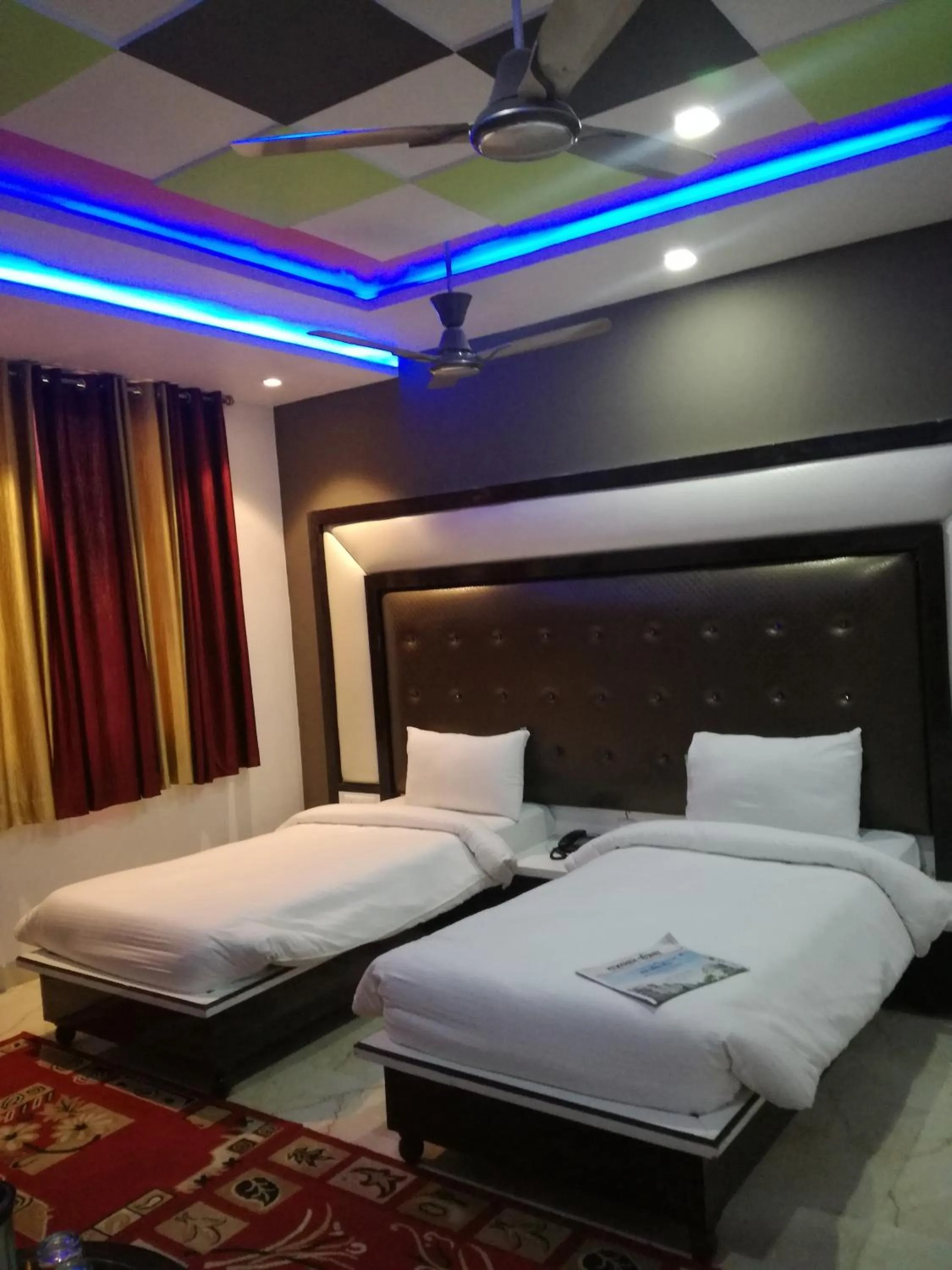 Bed in Hotel Dhanraj Palace