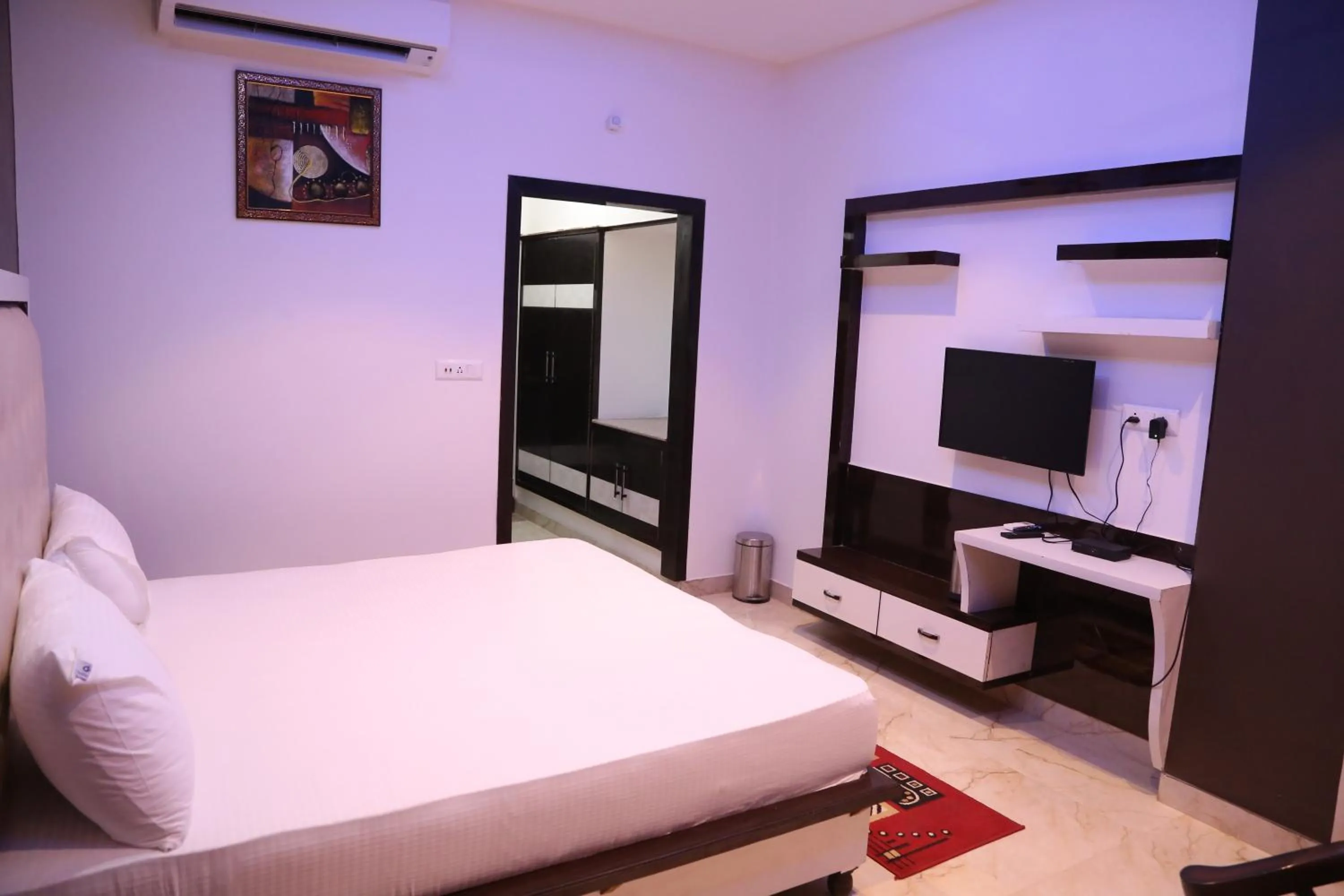 Bed in Hotel Dhanraj Palace