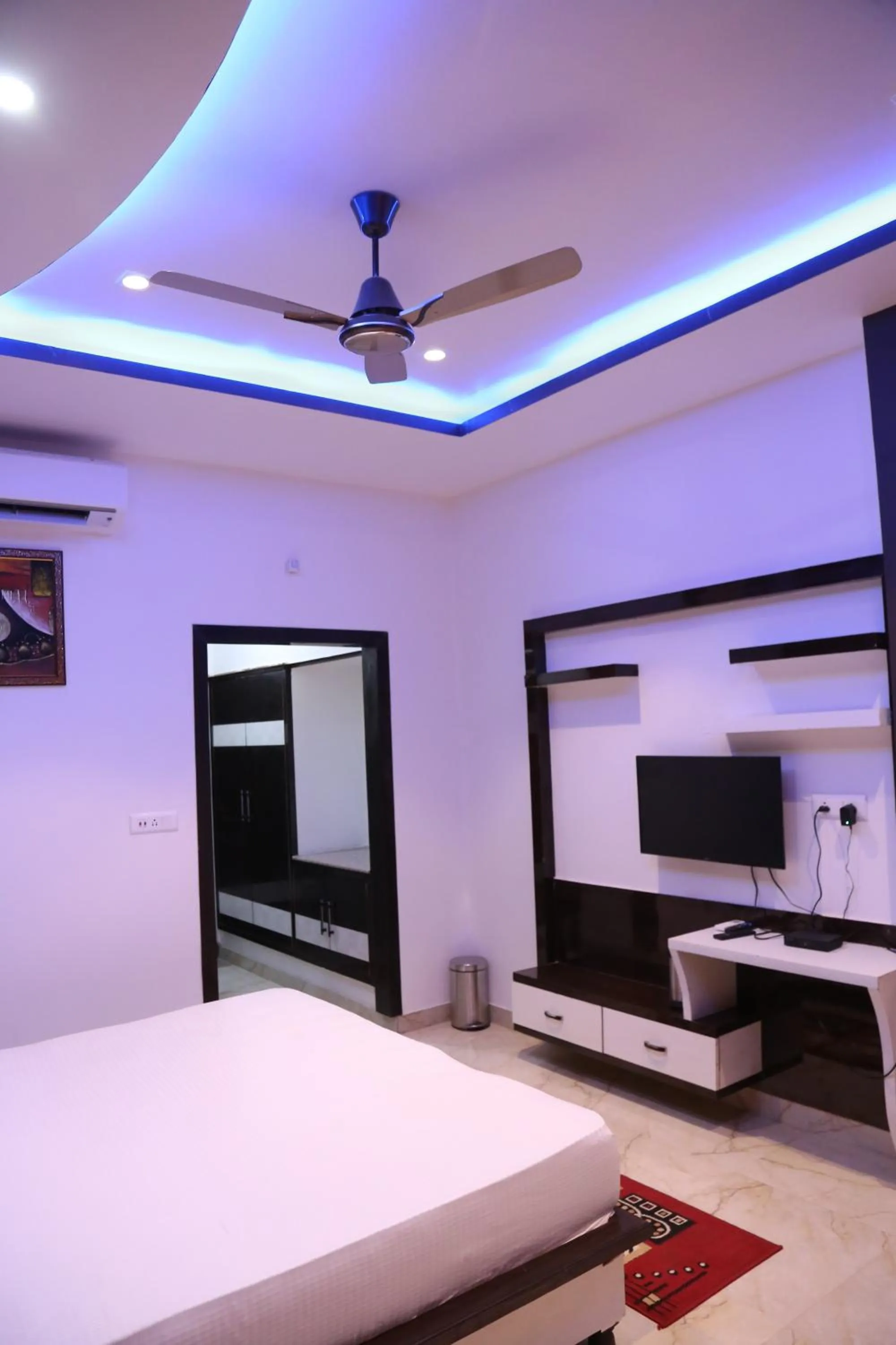 Bed in Hotel Dhanraj Palace