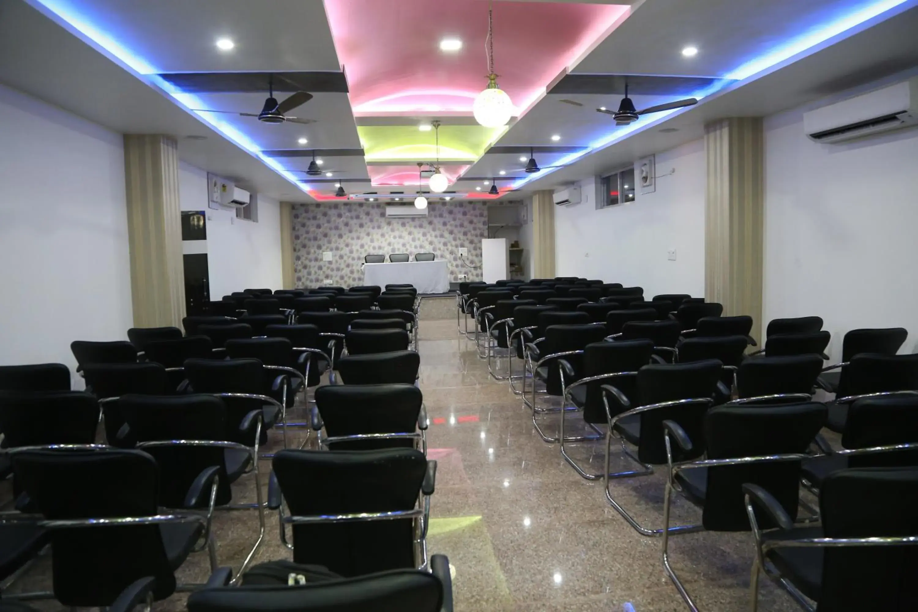 Hotel Dhanraj Palace Hotel Dhanraj Palace