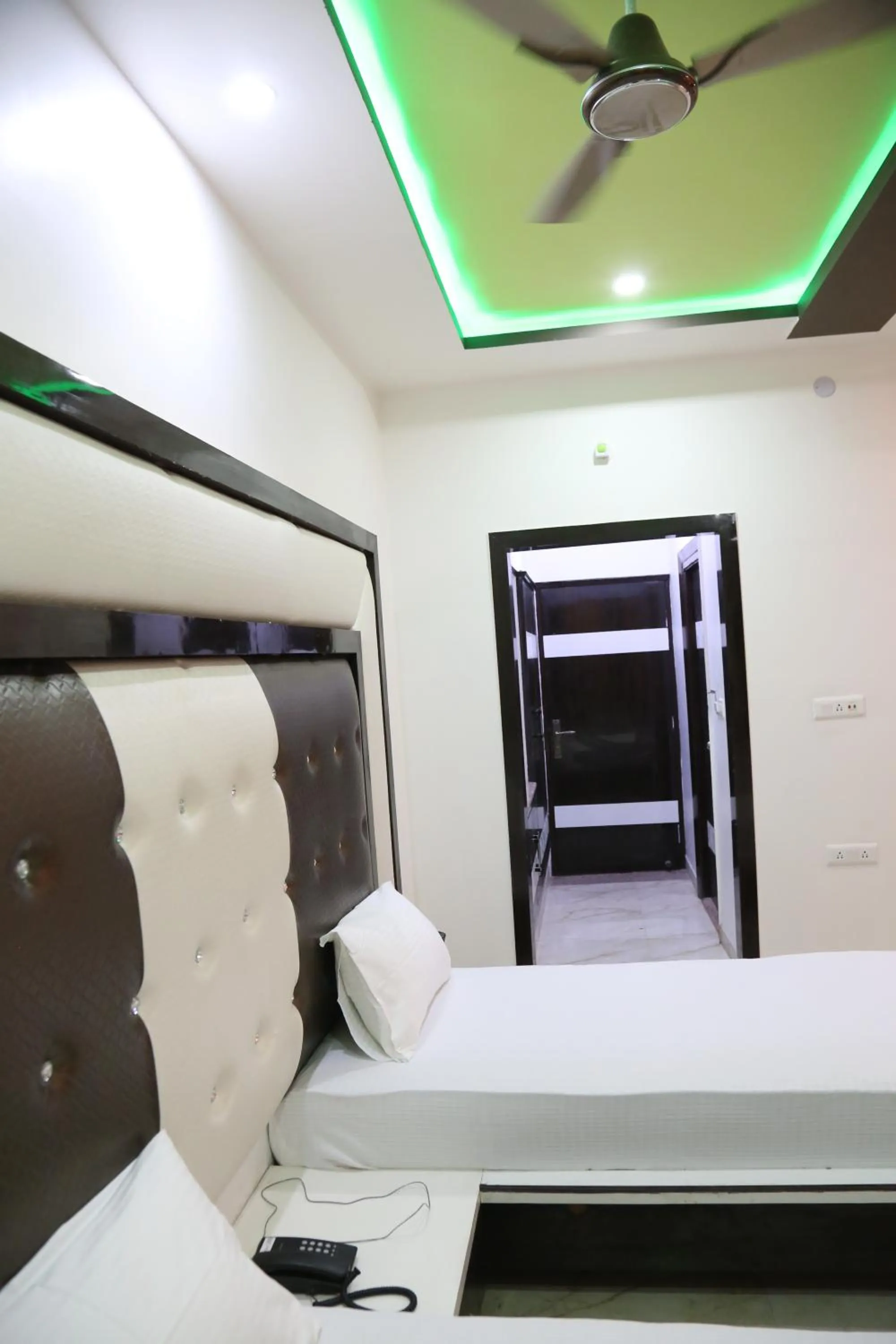 Bed in Hotel Dhanraj Palace