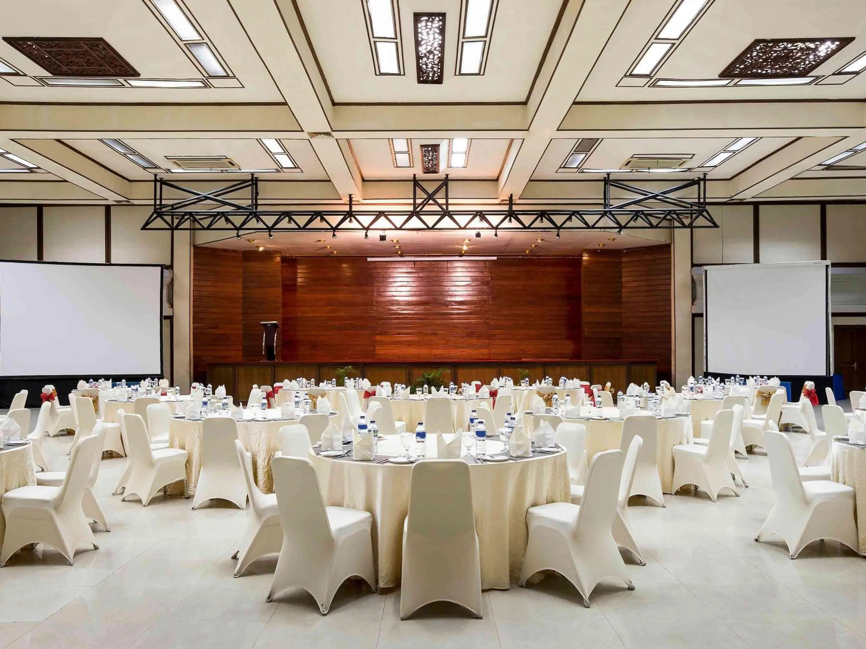 On site, Banquet Facilities in Novotel Bukittinggi