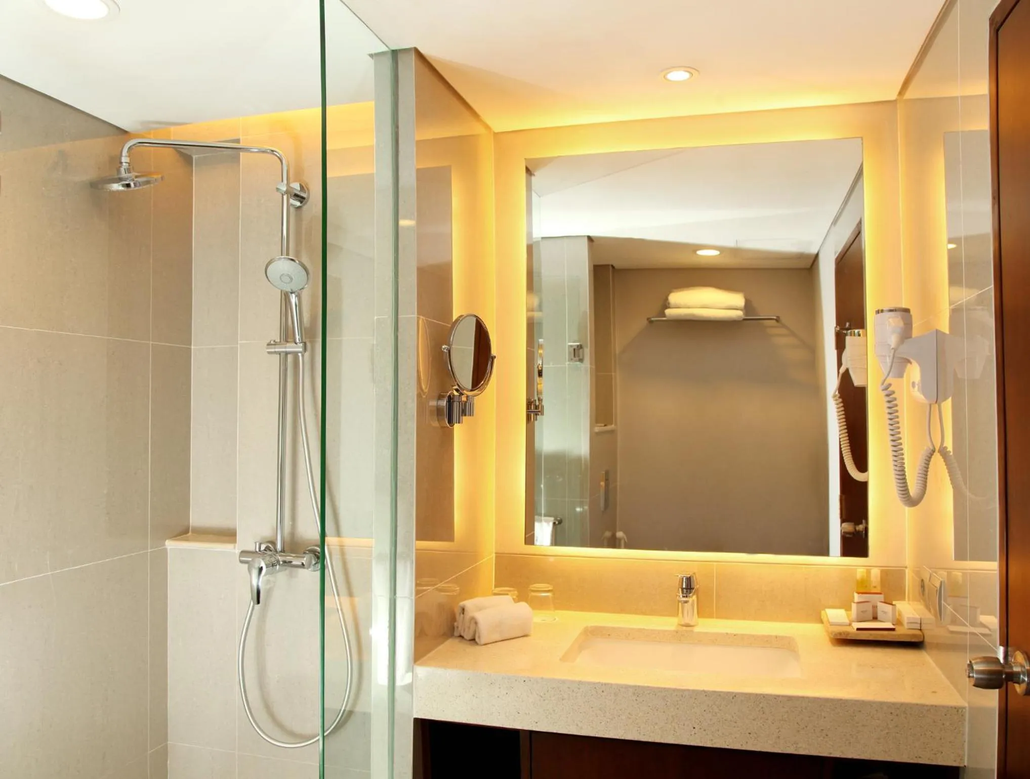 Bathroom in Novotel Bukittinggi