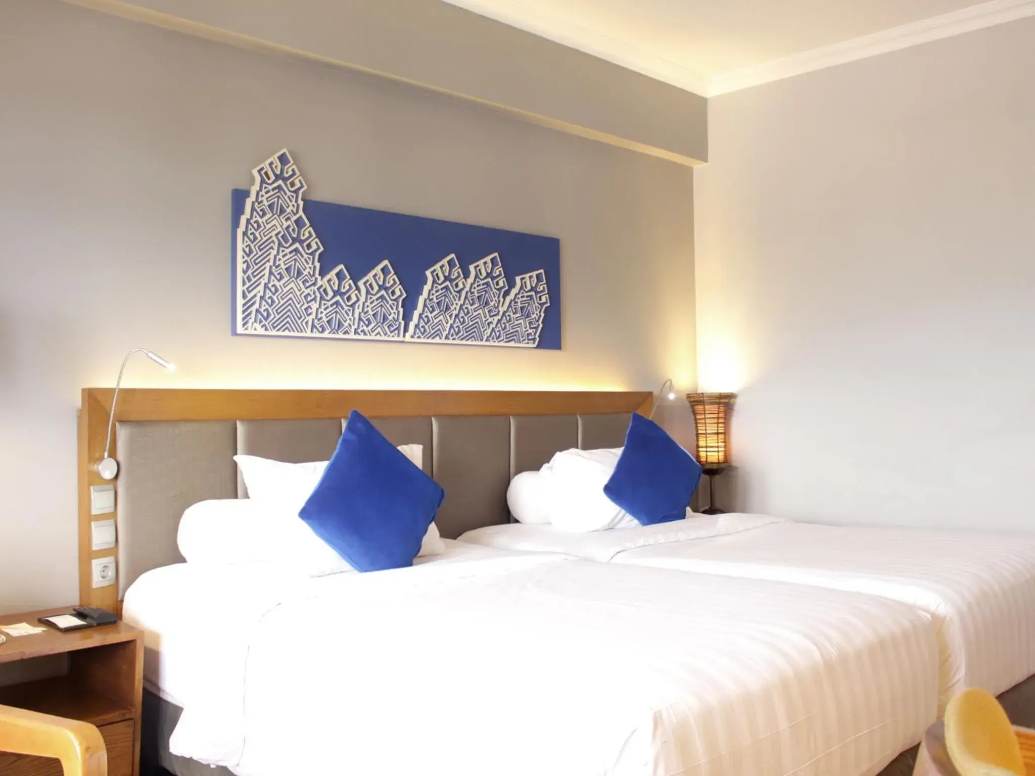 Deluxe Twin Room with Mountain View in Novotel Bukittinggi Deluxe Twin Room with Mountain View in Novotel Bukittinggi