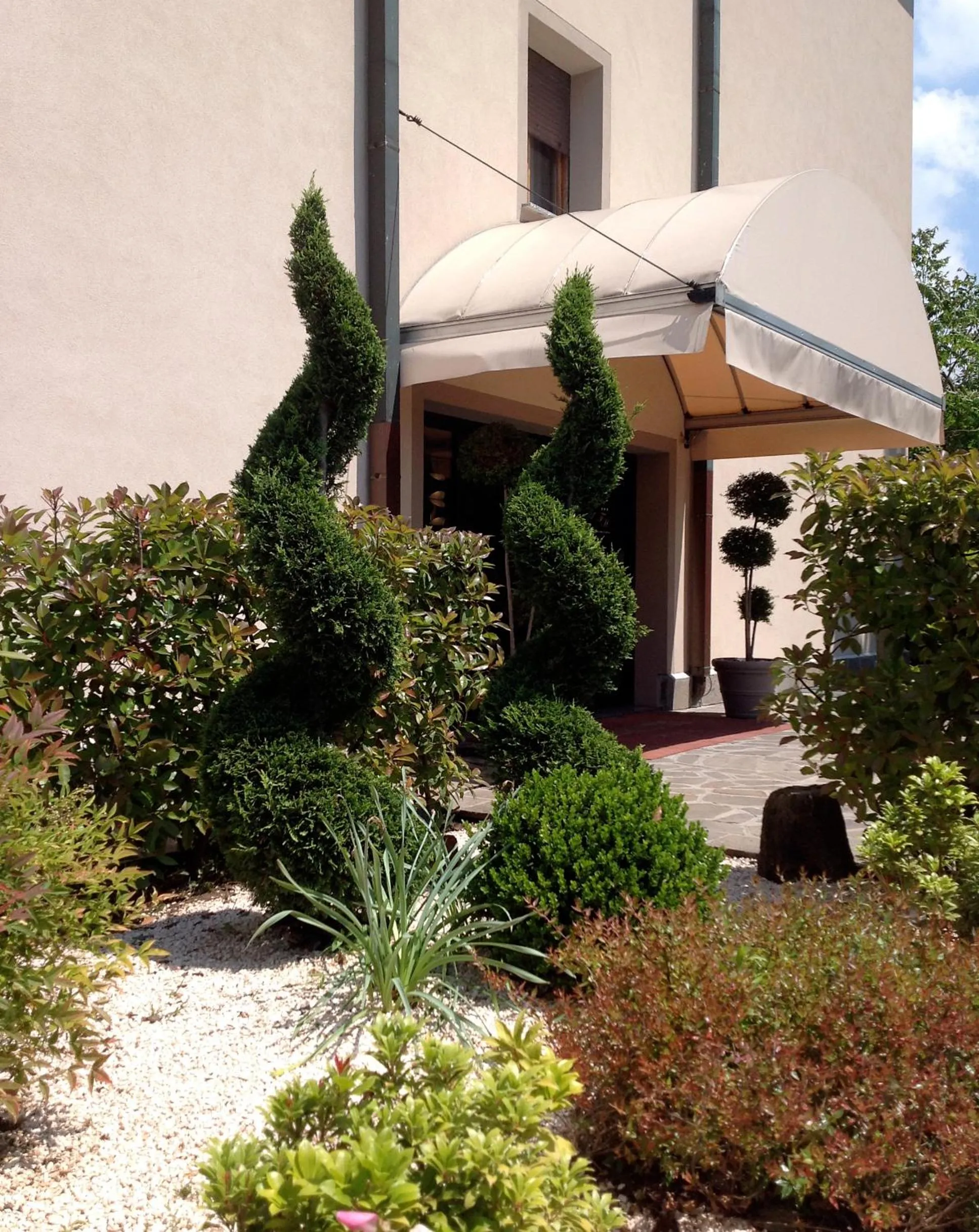 Restaurant/places to eat in Hotel Forum