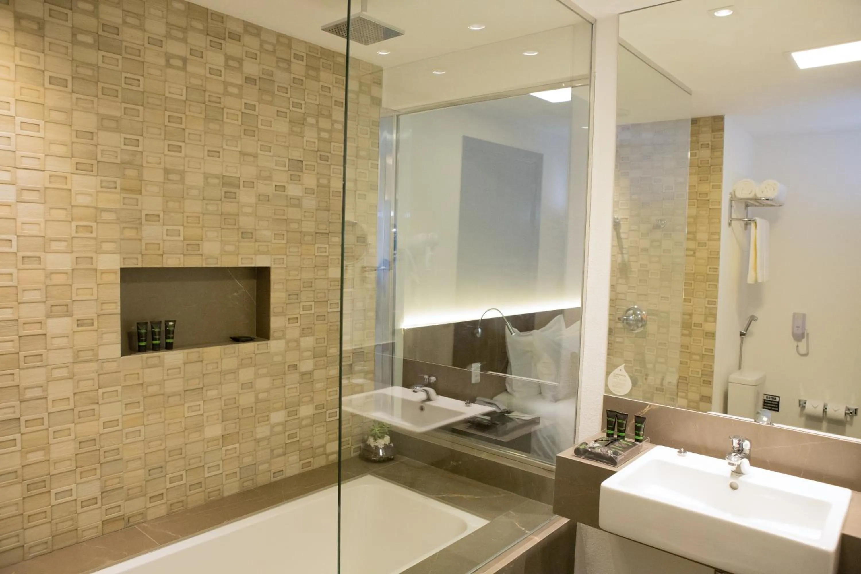 Toilet in Wyndham Garden Ribeirão Preto Convention