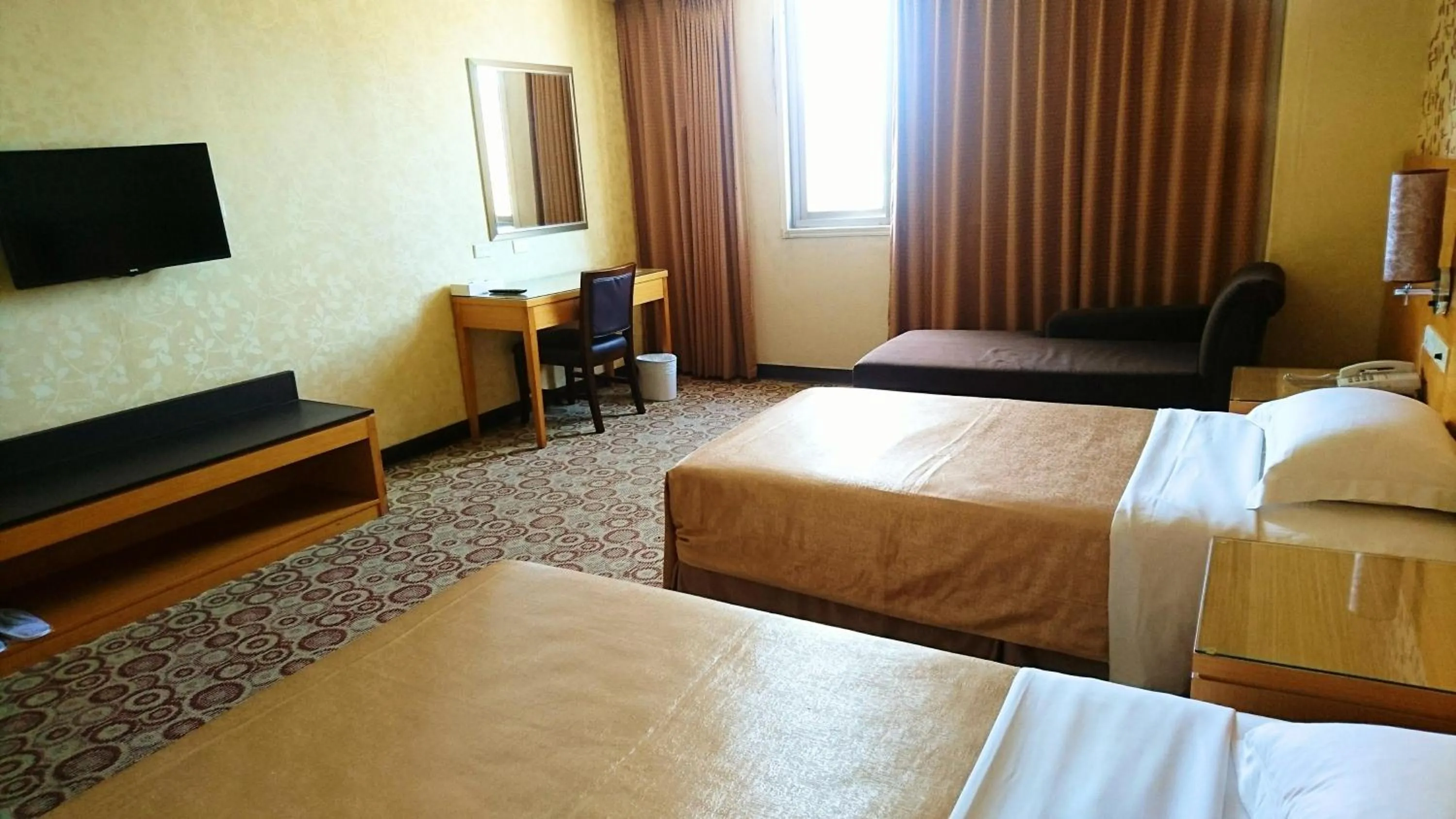 Bed in Metropolis Hotel