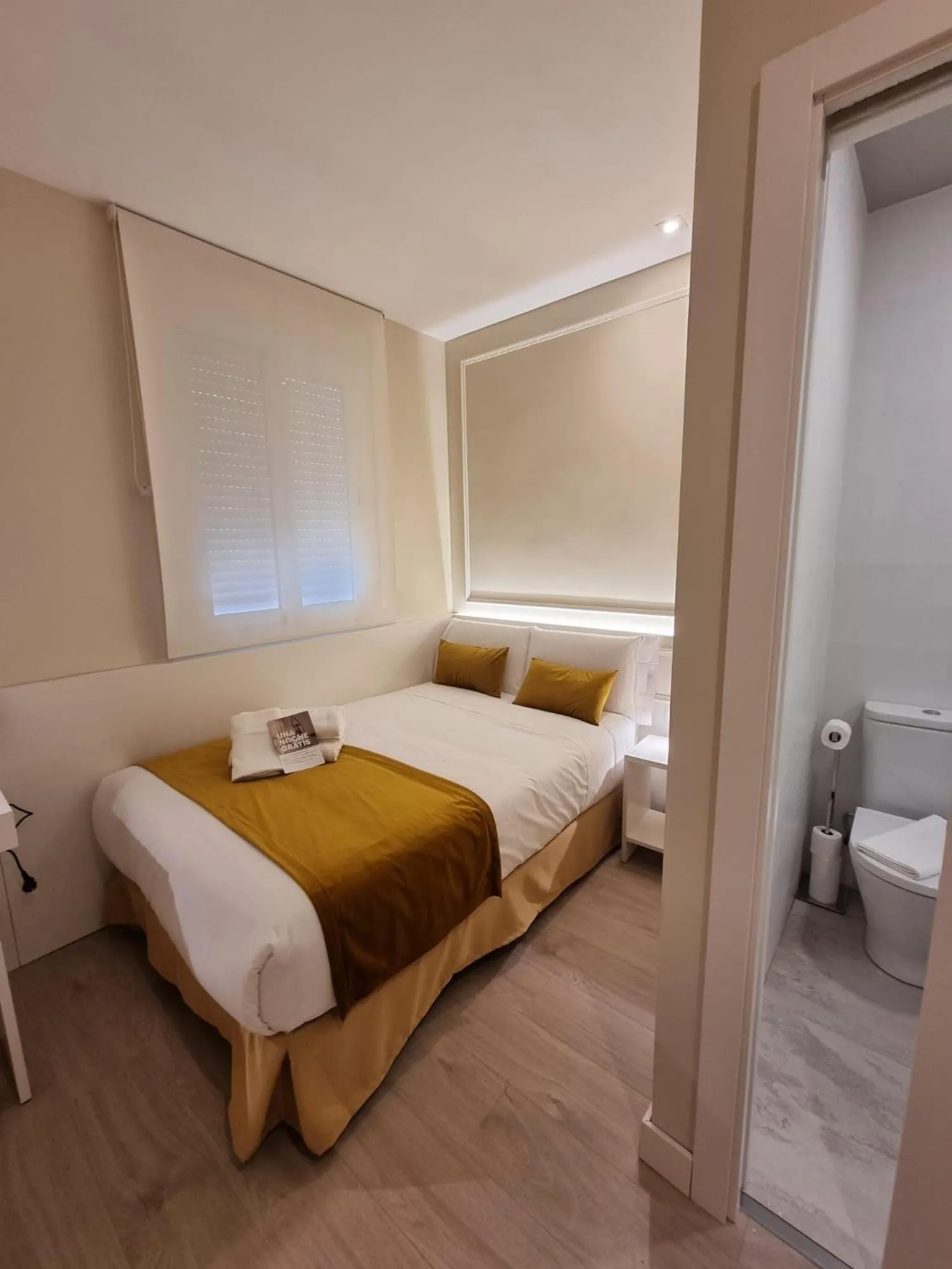 Photo of the whole room, Bed in CH Velarde