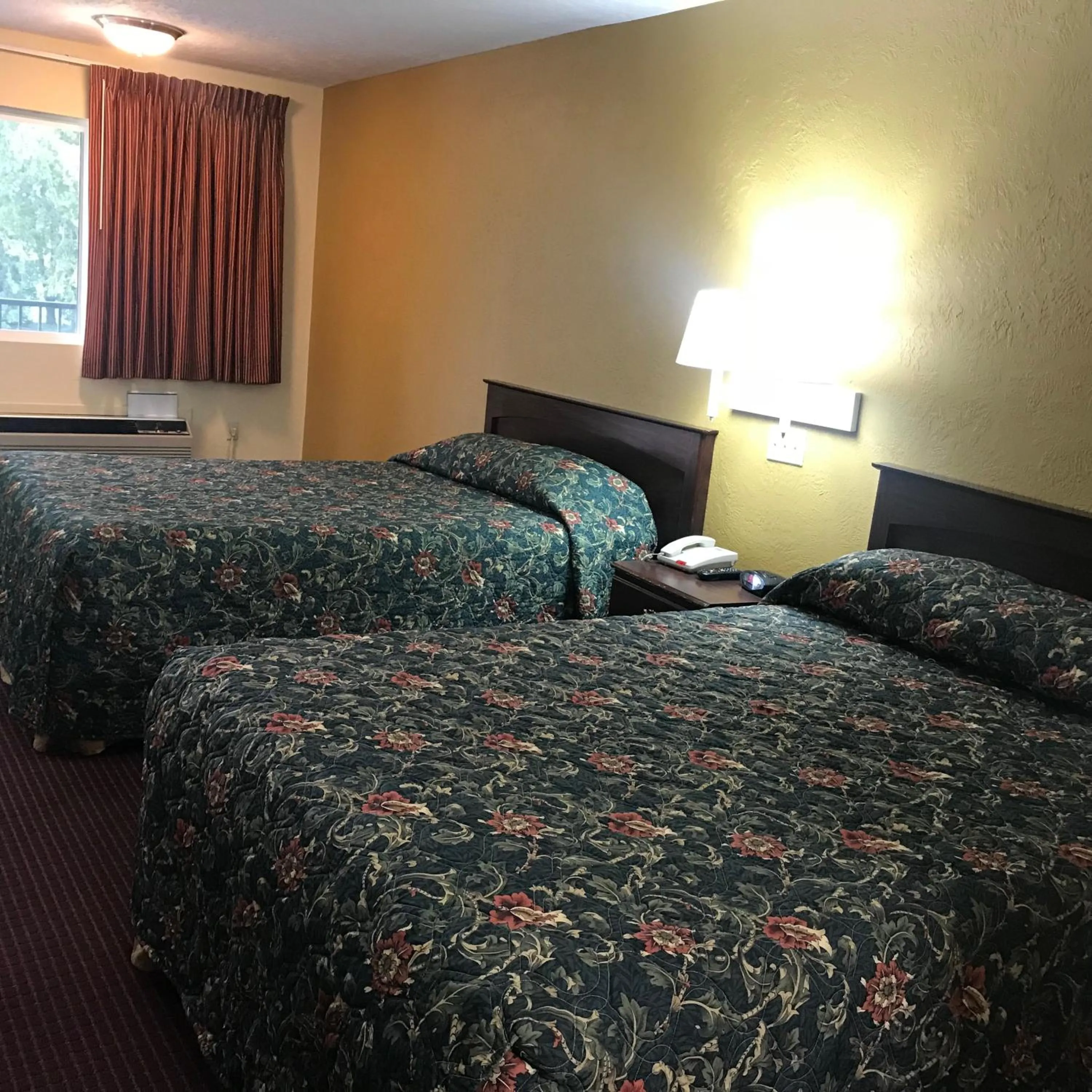 Photo of the whole room, Bed in Navasota Inn