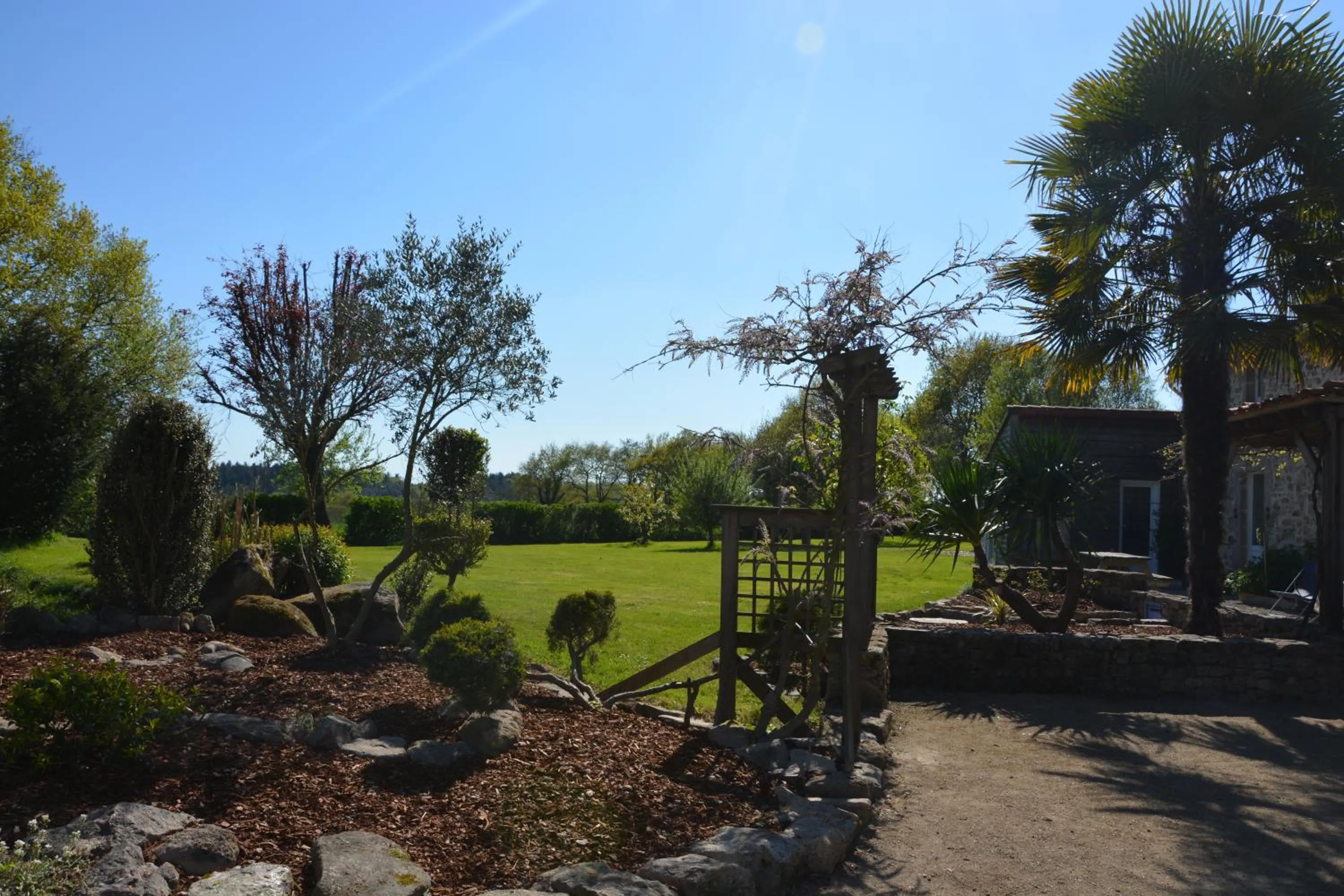 Garden in Chez Dominique et Bruno à 20 mm du PuyduFou