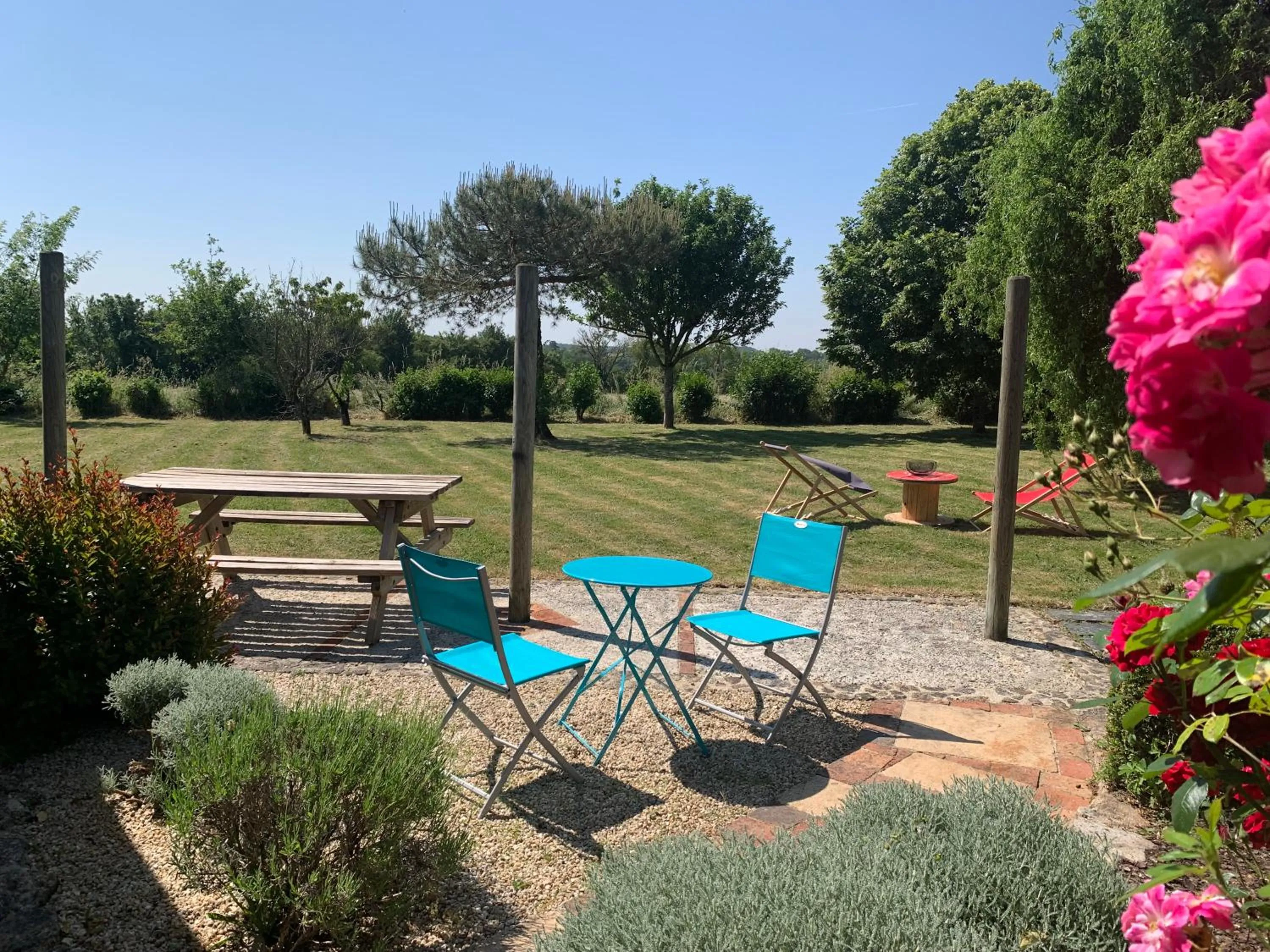 Garden view in Chez Dominique et Bruno à 20 mm du PuyduFou