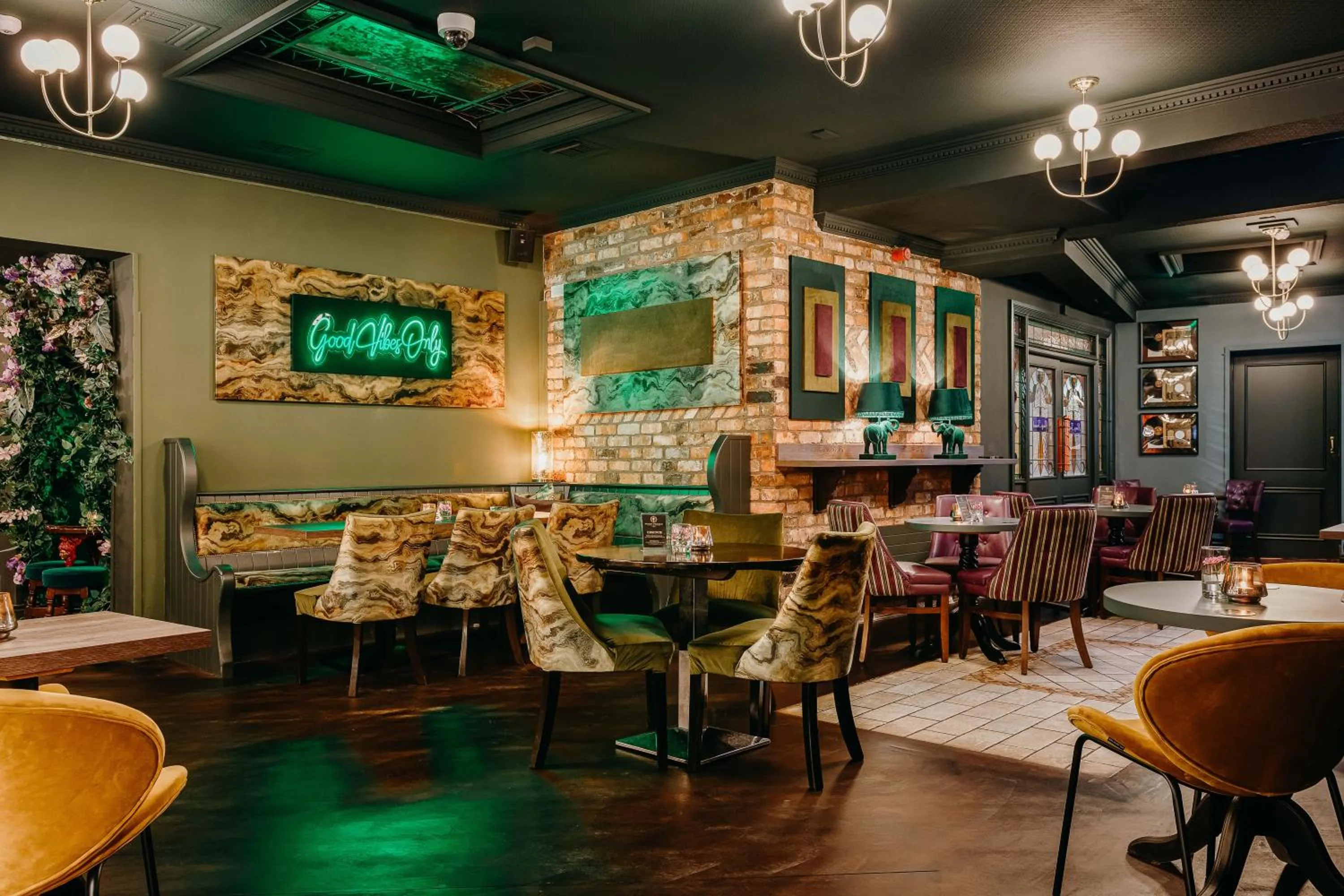 Restaurant/places to eat in The Farnham Arms Hotel